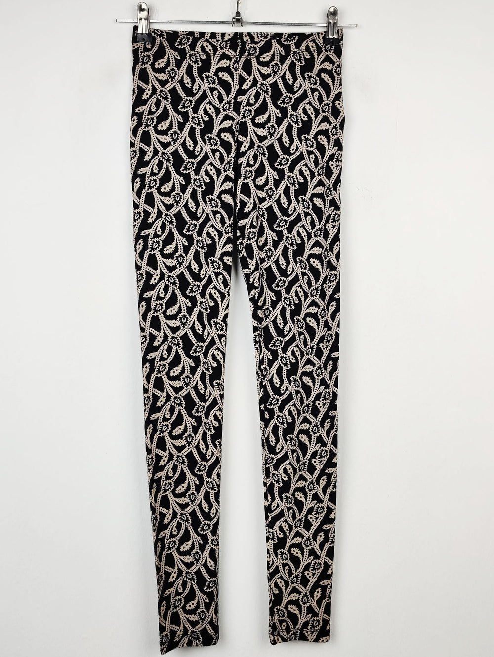 Buy online pre-used pre-loved 100% authentic & Original branded Yest (T-256) available in Pakistan. Top international brands avilable.