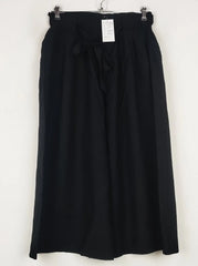 Buy online pre-used pre-loved 100% authentic & Original branded Unknown Brand (T-2579) available in Pakistan. Top international brands avilable.