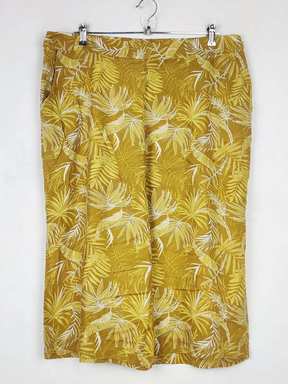 Buy online pre-used pre-loved 100% authentic & Original branded Anko (T-2581) available in Pakistan. Top international brands avilable.