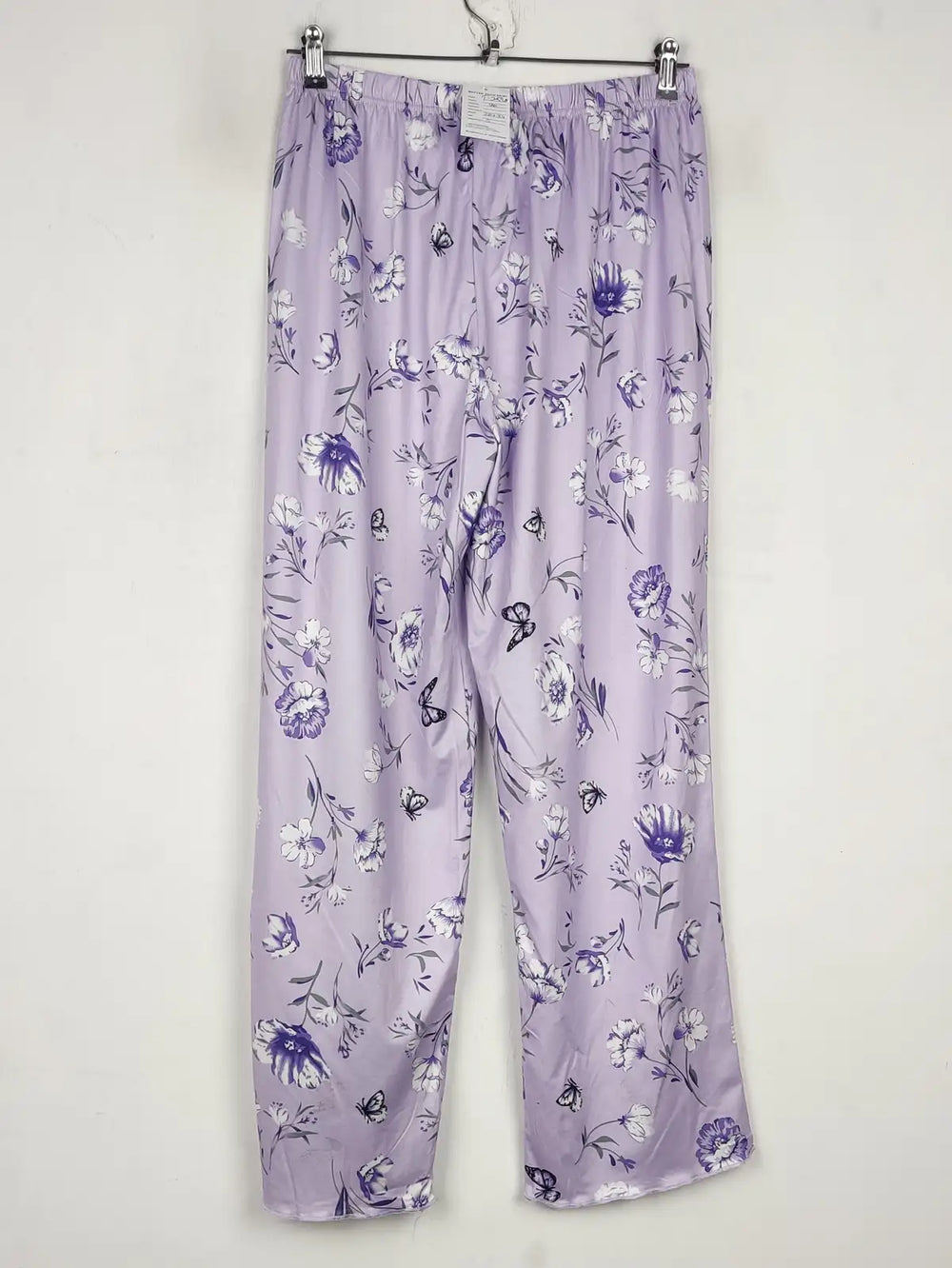 Buy online pre-used pre-loved 100% authentic & Original branded Unknown Brand (T-2598) available in Pakistan. Top international brands avilable.