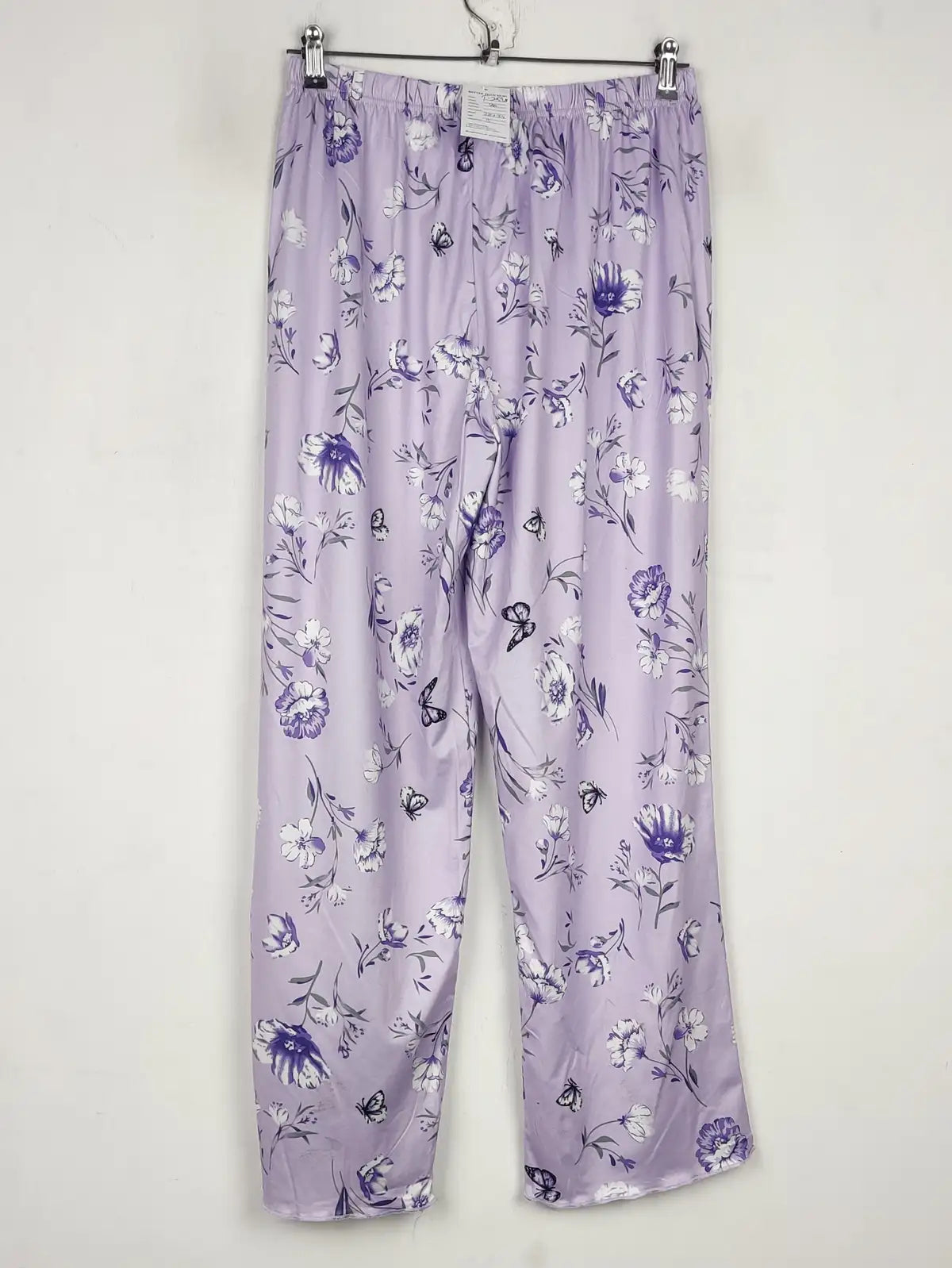 Buy online pre-used pre-loved 100% authentic & Original branded Unknown Brand (T-2598) available in Pakistan. Top international brands avilable.