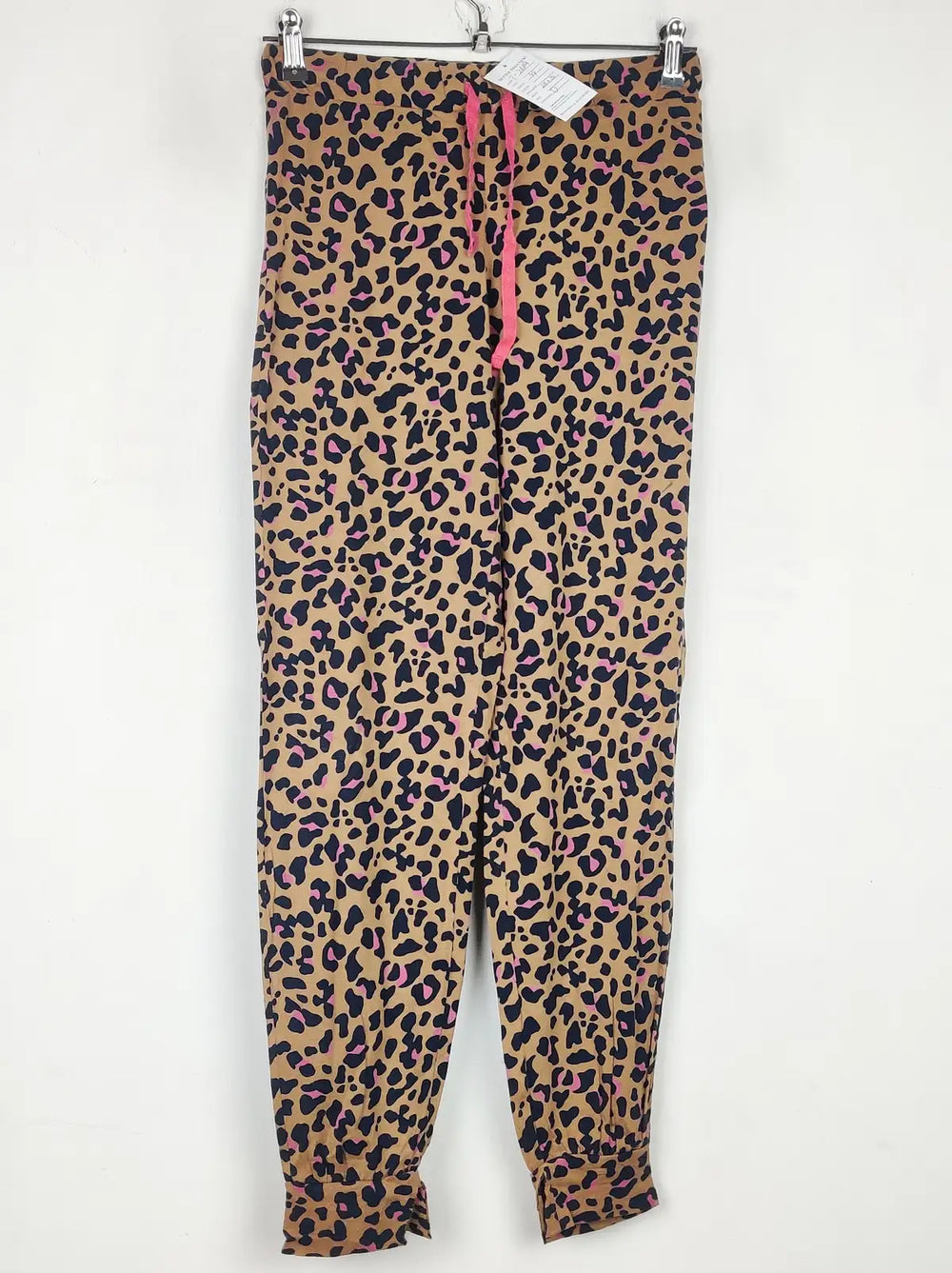 Buy online pre-used pre-loved 100% authentic & Original branded Marks & Spencer (T-2619) available in Pakistan. Top international brands avilable.