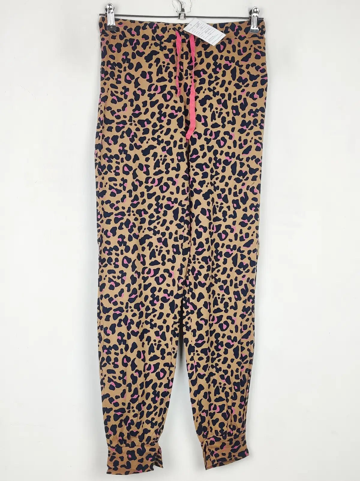 Buy online pre-used pre-loved 100% authentic & Original branded Marks & Spencer (T-2619) available in Pakistan. Top international brands avilable.