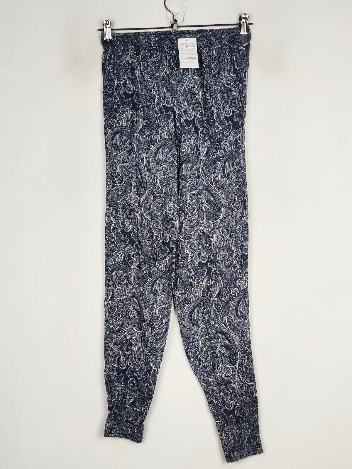 Buy online pre-used pre-loved 100% authentic & Original branded H&M (T-2680) available in Pakistan. Top international brands avilable.