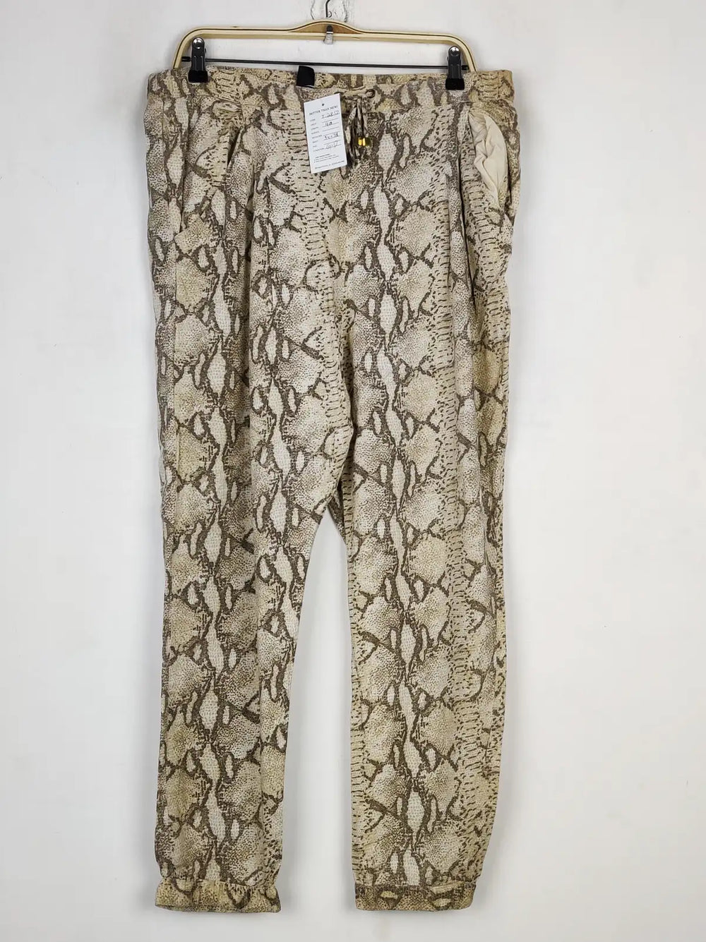 Buy online pre-used pre-loved 100% authentic & Original branded H&M (T-2852) available in Pakistan. Top international brands avilable.