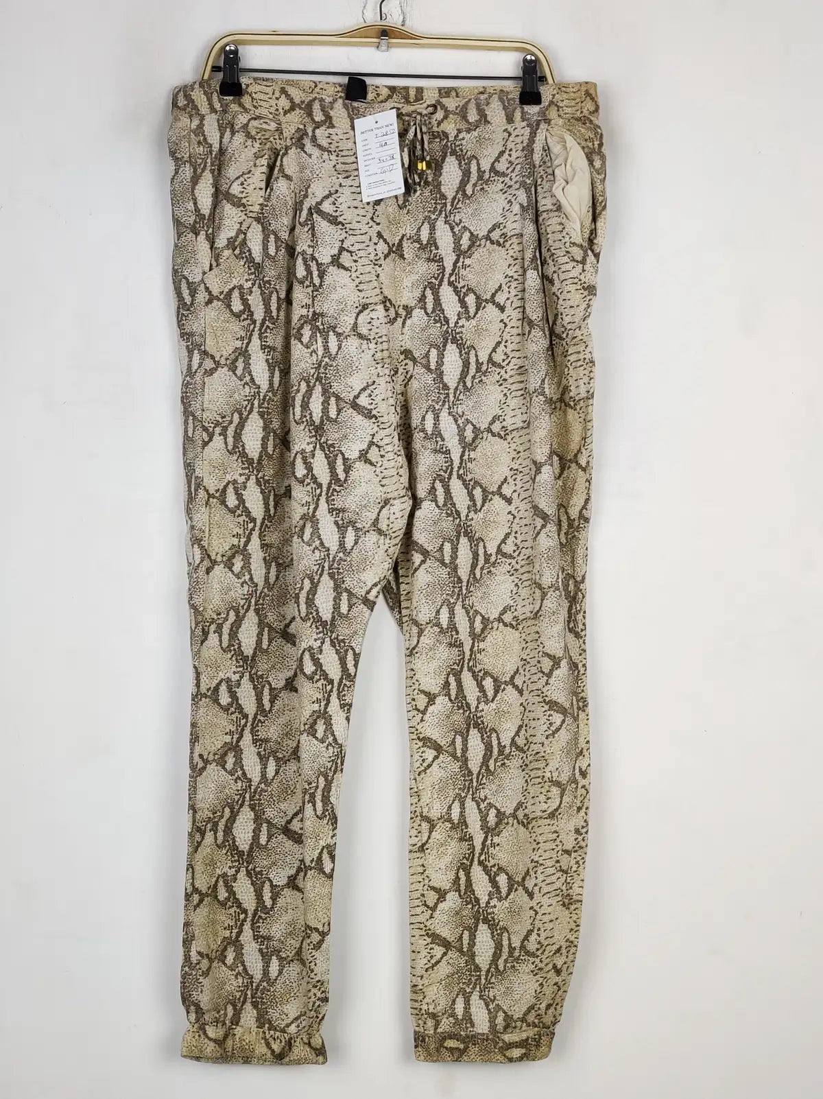 Buy online pre-used pre-loved 100% authentic & Original branded H&M (T-2852) available in Pakistan. Top international brands avilable.