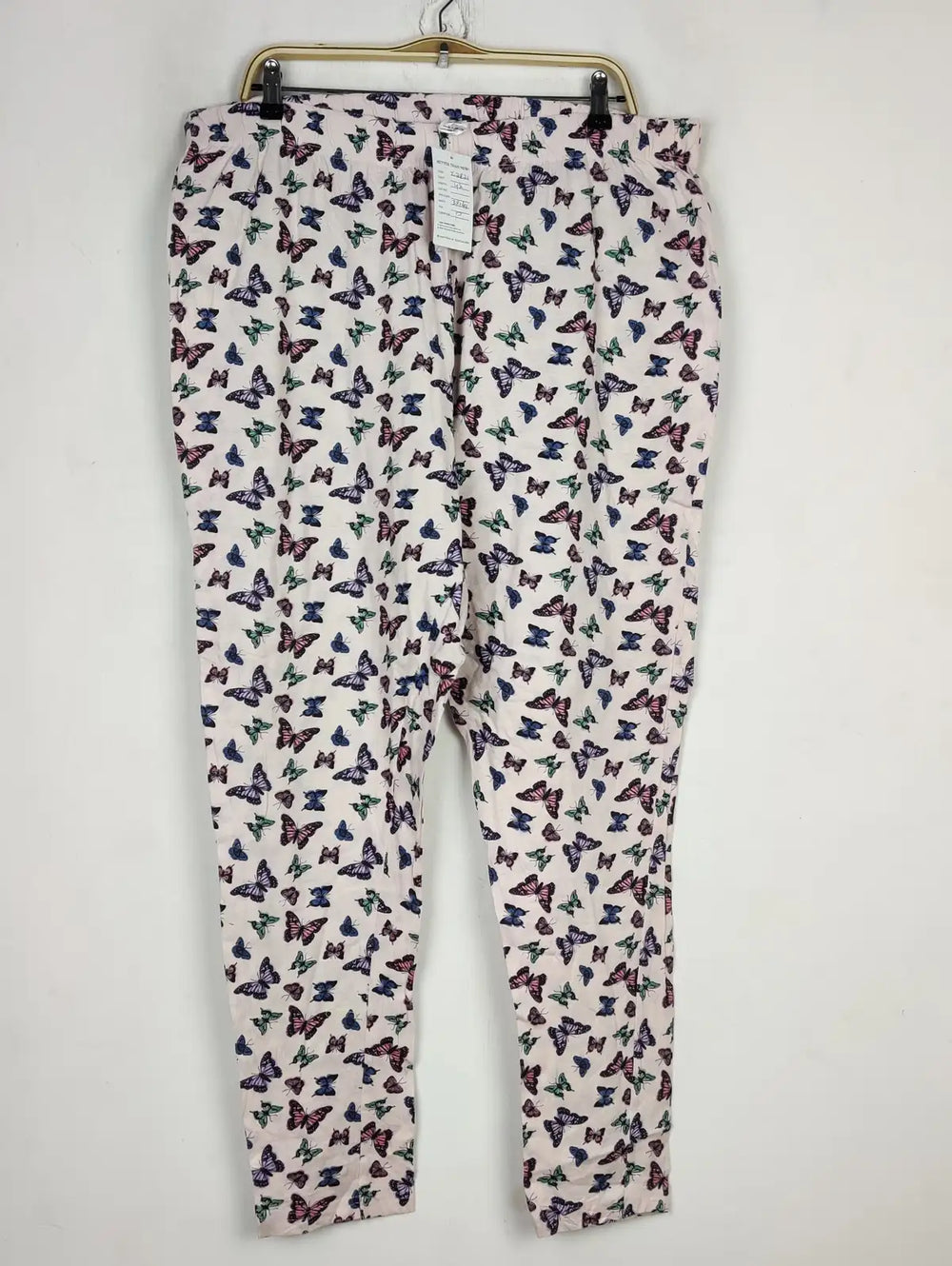 Buy online pre-used pre-loved 100% authentic & Original branded Unknown Brand (T-2871) available in Pakistan. Top international brands avilable.