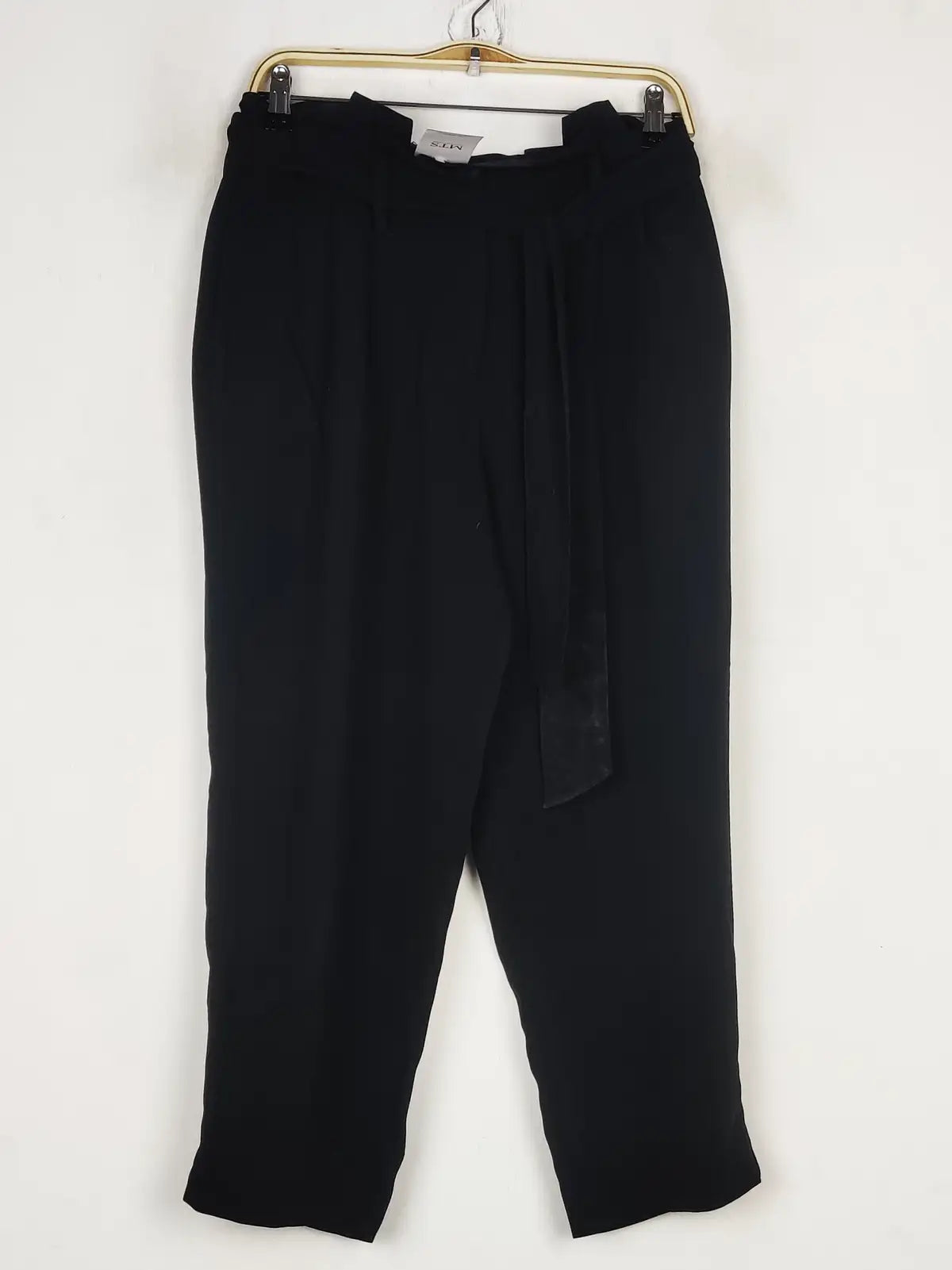 Buy online pre-used pre-loved 100% authentic & Original branded Boden (T-2875) available in Pakistan. Top international brands avilable.