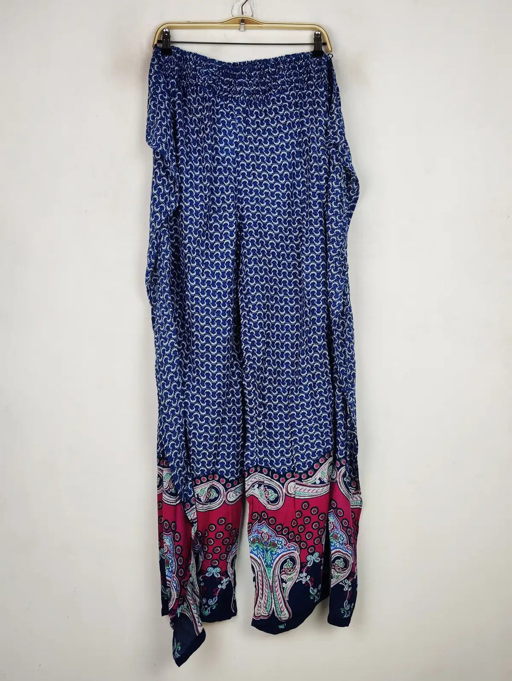 Buy online pre-used pre-loved 100% authentic & Original branded Splash (T-2946) available in Pakistan. Top international brands avilable.