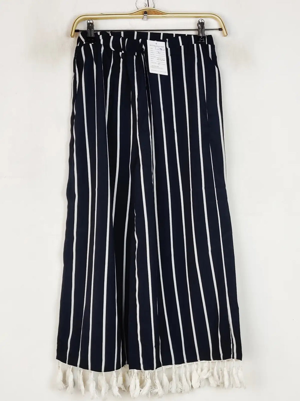 Buy online pre-used pre-loved 100% authentic & Original branded Shein (T-2963) available in Pakistan. Top international brands avilable.