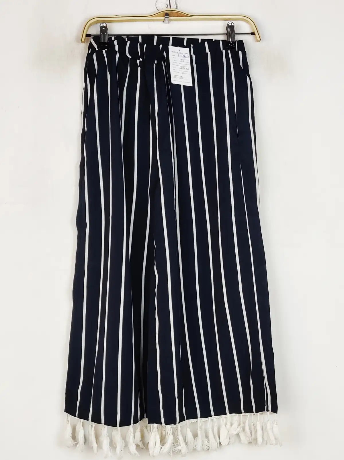Buy online pre-used pre-loved 100% authentic & Original branded Shein (T-2963) available in Pakistan. Top international brands avilable.