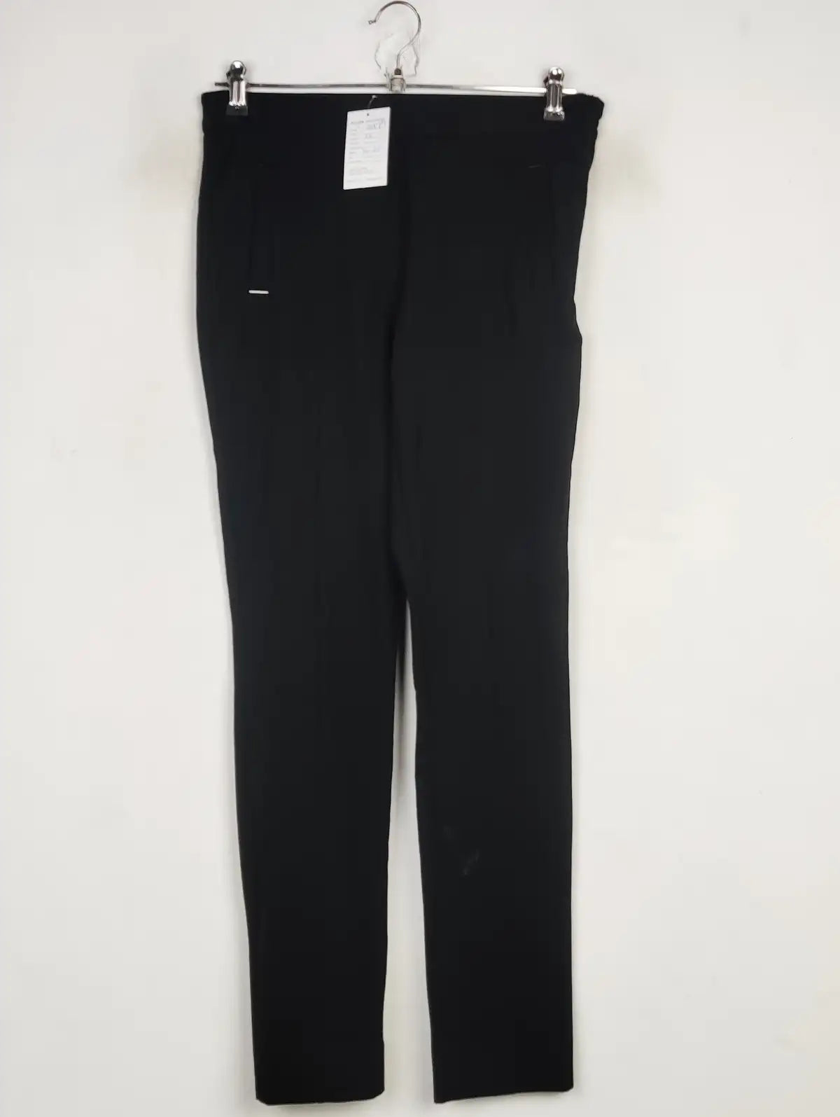 Buy online pre-used pre-loved 100% authentic & Original branded H&M (T-2977) available in Pakistan. Top international brands avilable.