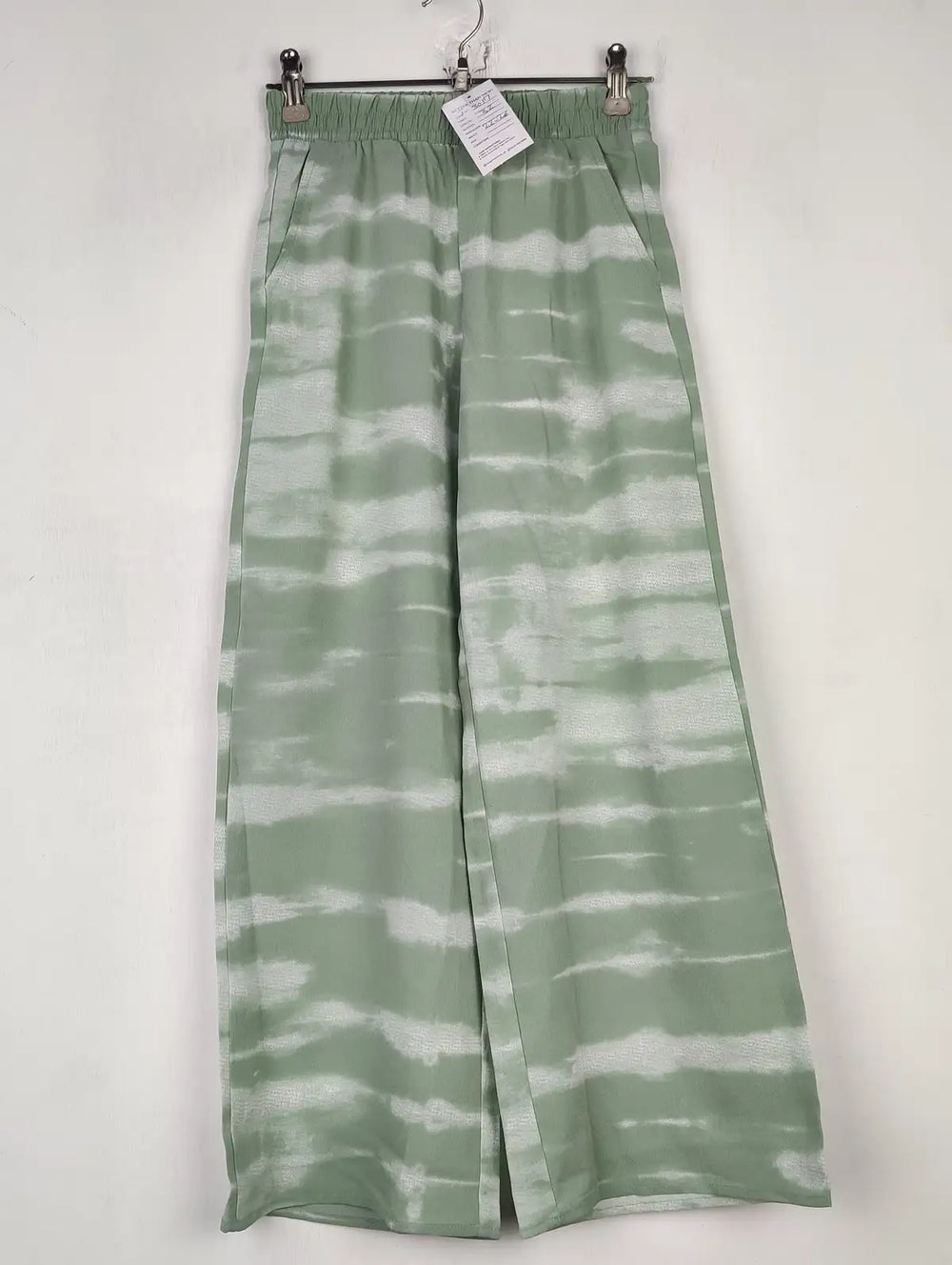 Buy online pre-used pre-loved 100% authentic & Original branded H&M (T-3017) available in Pakistan. Top international brands avilable.