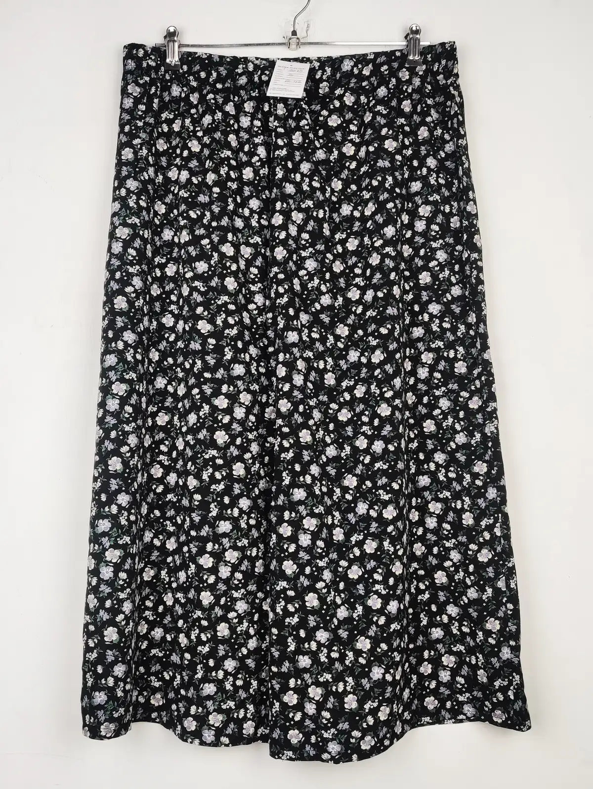 Buy online pre-used pre-loved 100% authentic & Original branded Unknown Brand (T-3023) available in Pakistan. Top international brands avilable.