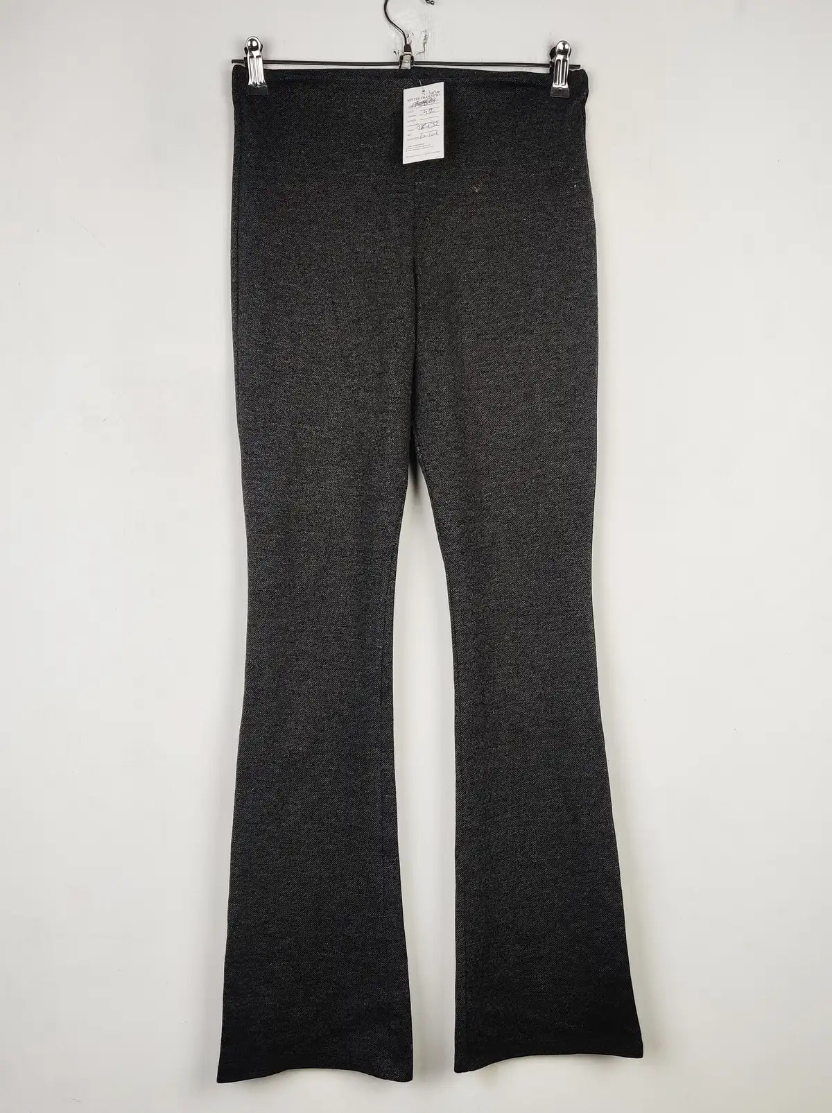 Buy online pre-used pre-loved 100% authentic & Original branded Zara (T-3070) available in Pakistan. Top international brands avilable.
