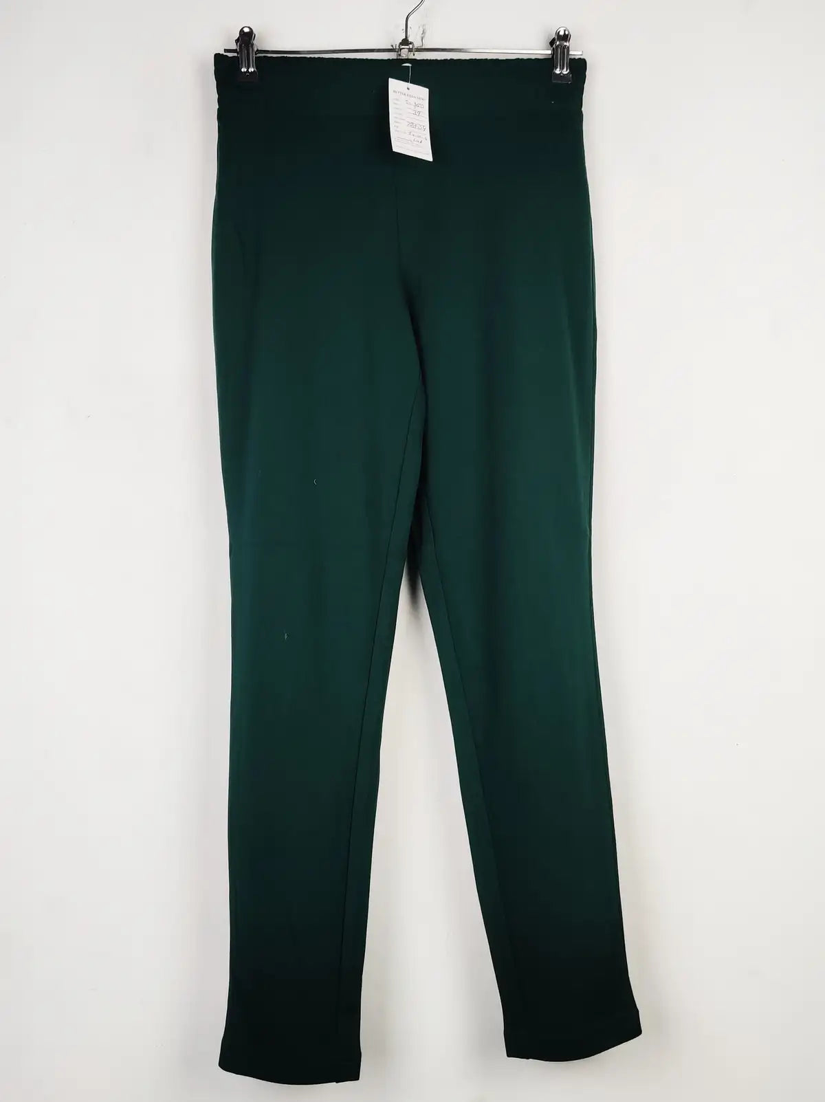 Buy online pre-used pre-loved 100% authentic & Original branded Tu (T-3077) available in Pakistan. Top international brands avilable.