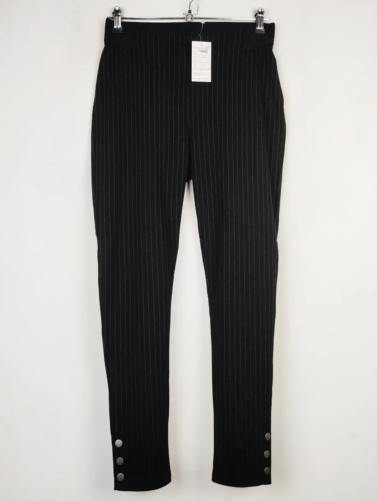 Buy online pre-used pre-loved 100% authentic & Original branded Unknown Brand (T-3083) available in Pakistan. Top international brands avilable.