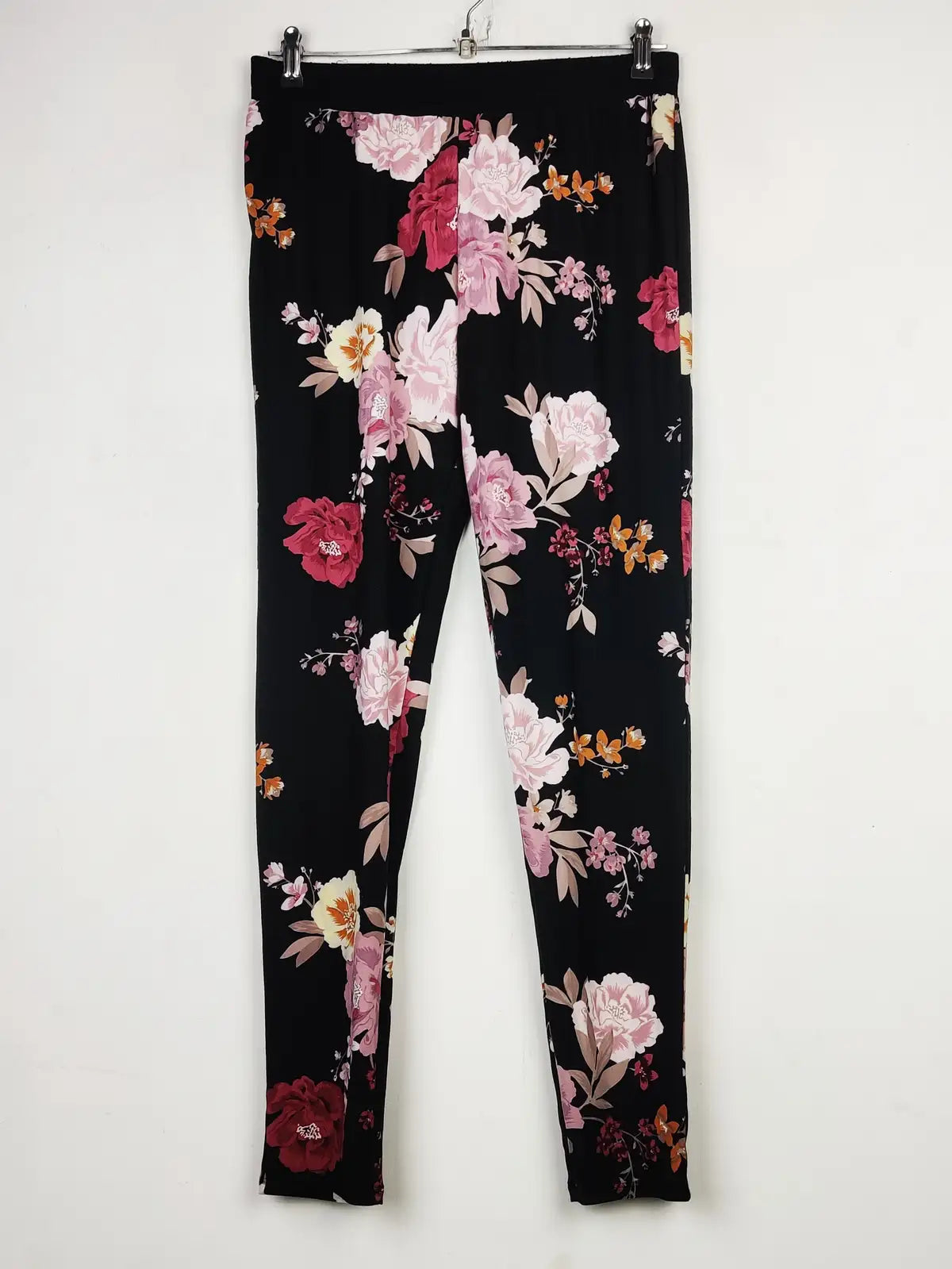 Buy online pre-used pre-loved 100% authentic & Original branded Primark (T-3095) available in Pakistan. Top international brands avilable.