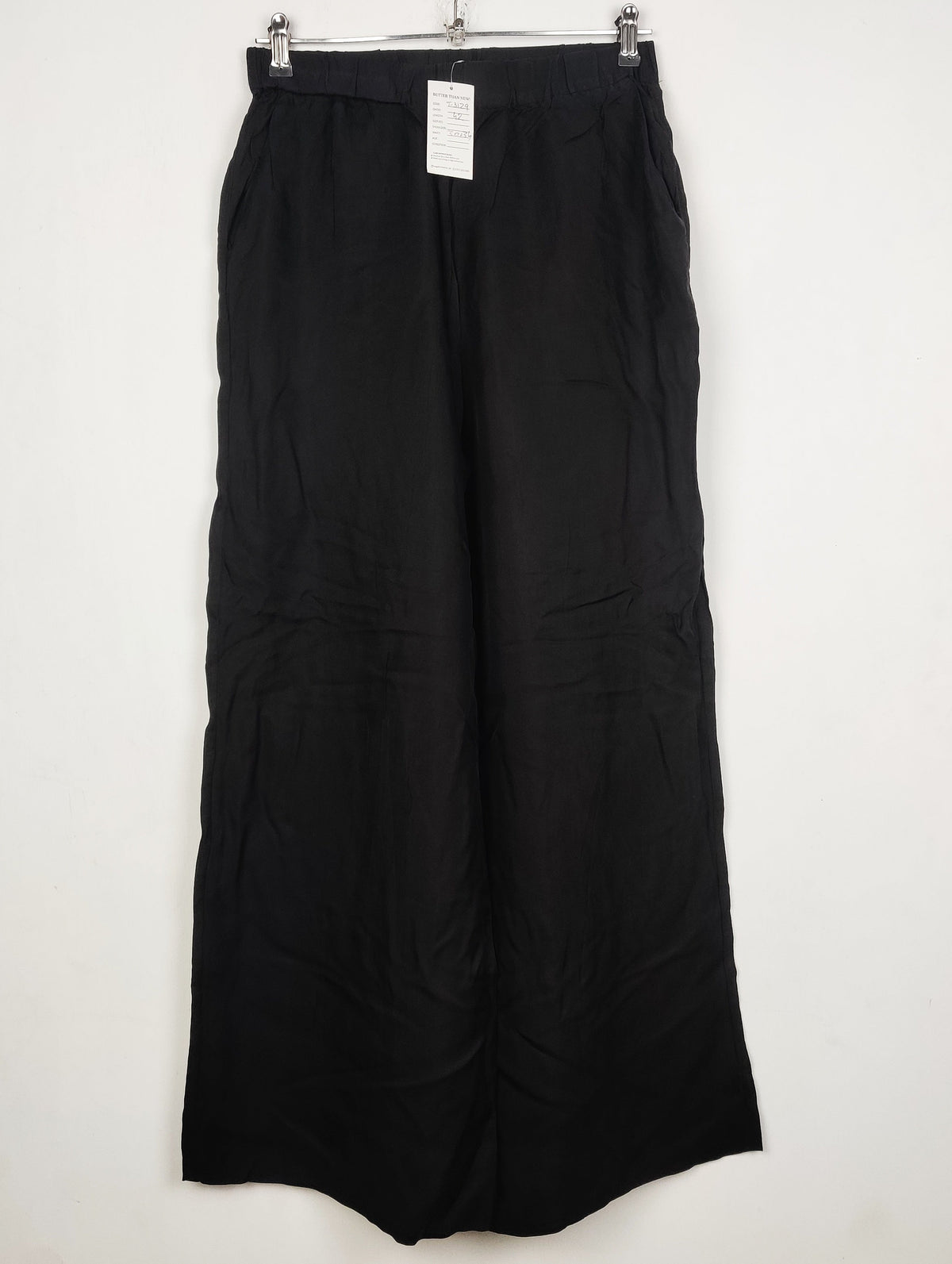 Buy online pre-used pre-loved 100% authentic & Original branded H&M (T-3129) available in Pakistan. Top international brands avilable.