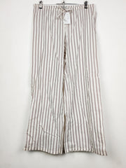 Buy online pre-used pre-loved 100% authentic & Original branded H&M (T-3151) available in Pakistan. Top international brands avilable.