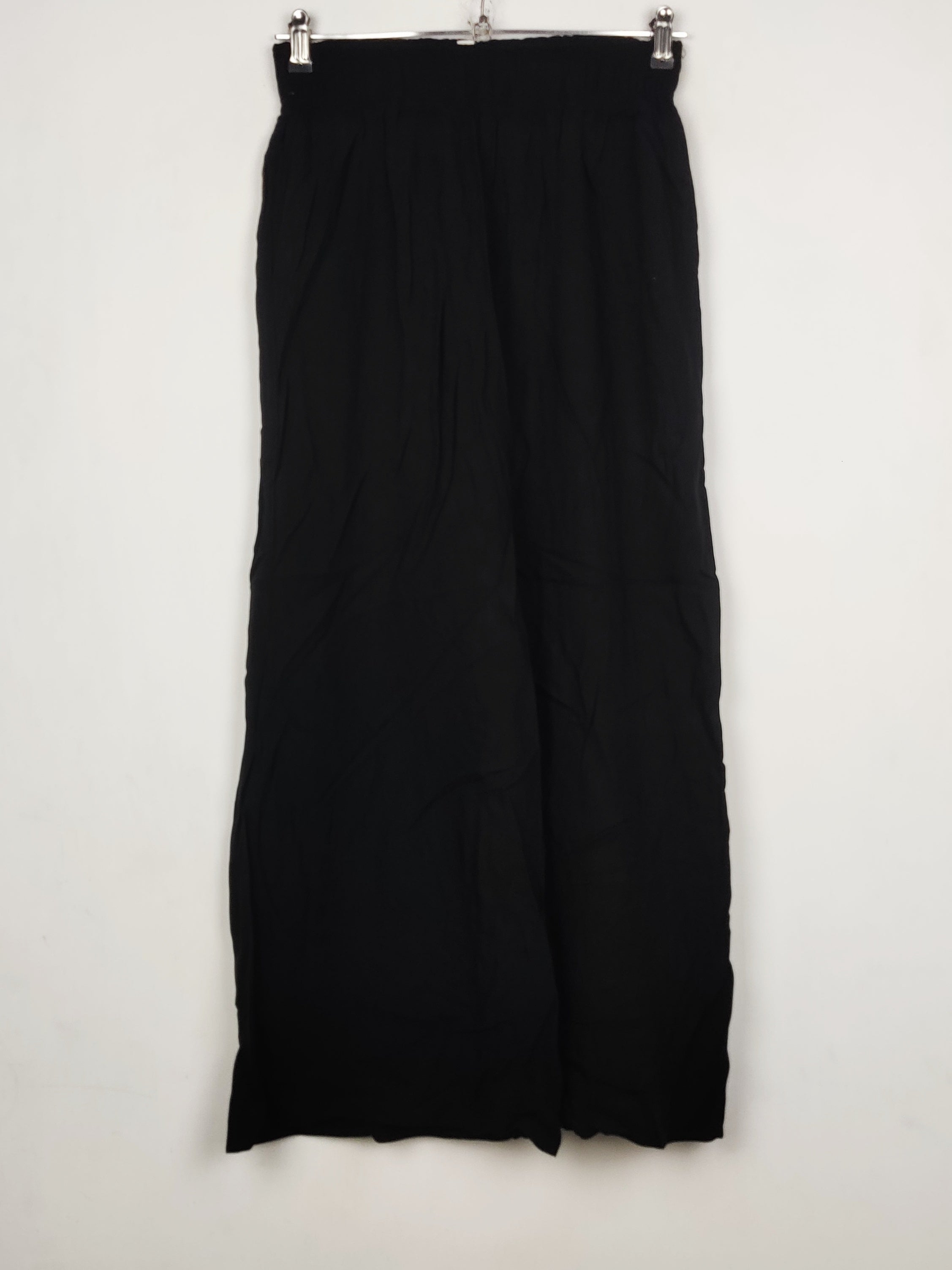 Buy online pre-used pre-loved 100% authentic & Original branded H&M (T-3158) available in Pakistan. Top international brands avilable.