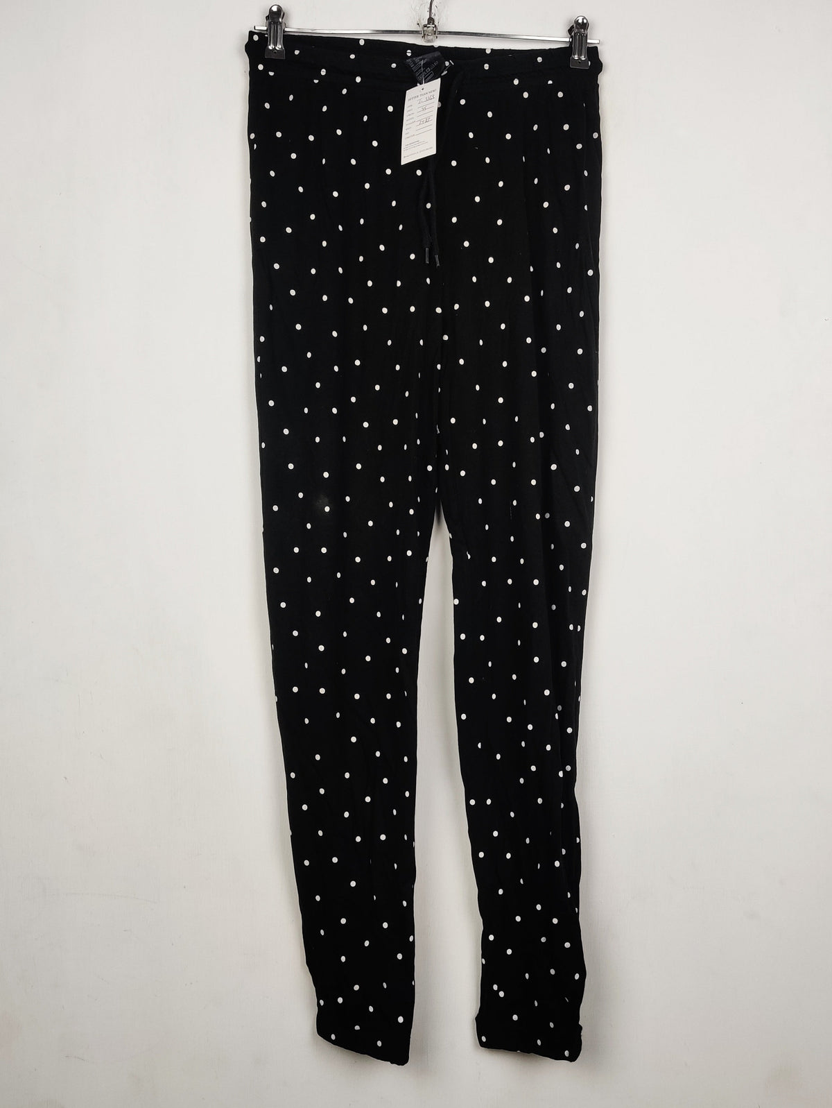Buy online pre-used pre-loved 100% authentic & Original branded H&M (T-3163) available in Pakistan. Top international brands avilable.