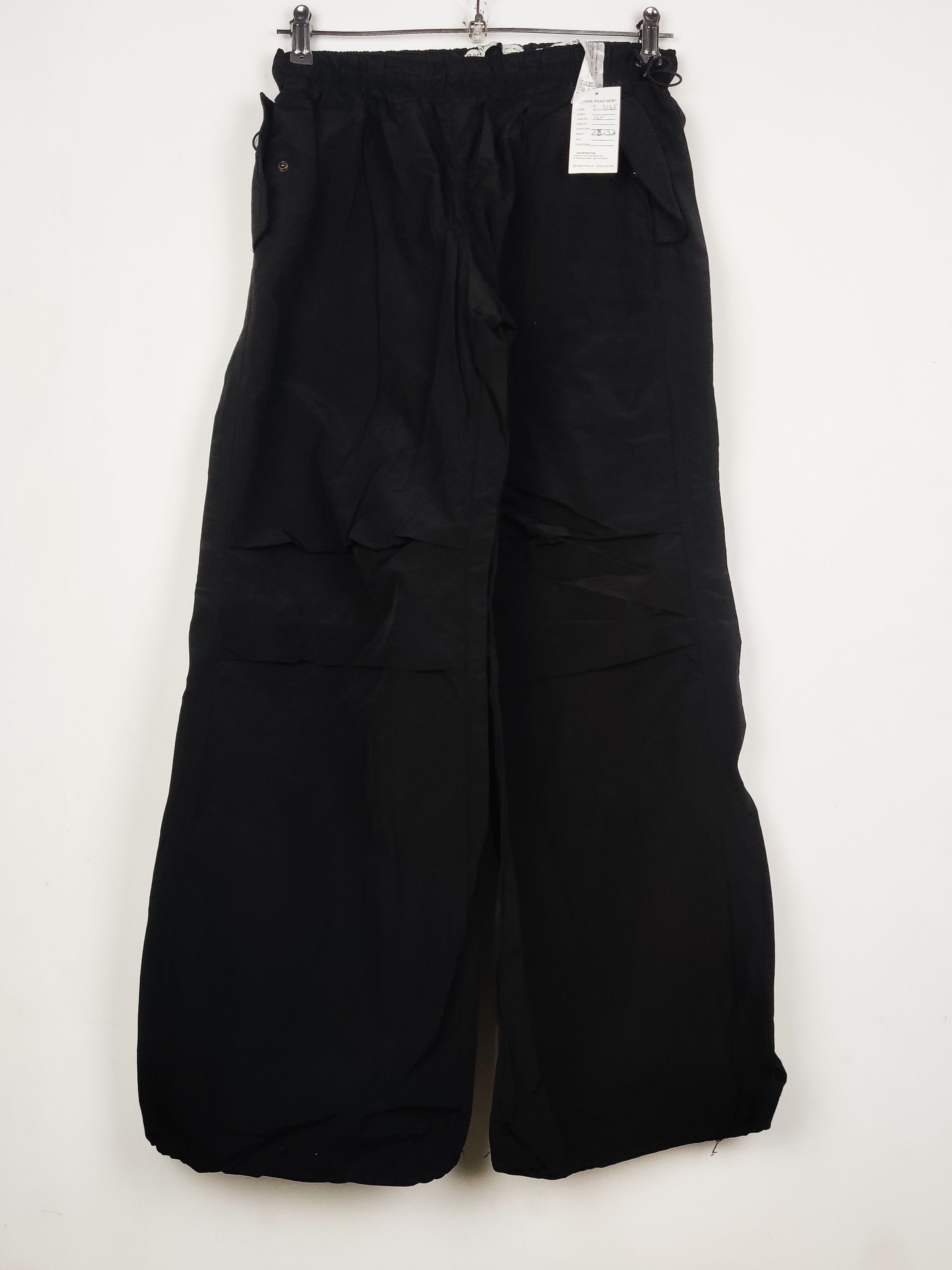 Buy online pre-used pre-loved 100% authentic & Original branded Bershka (T-3165) available in Pakistan. Top international brands avilable.
