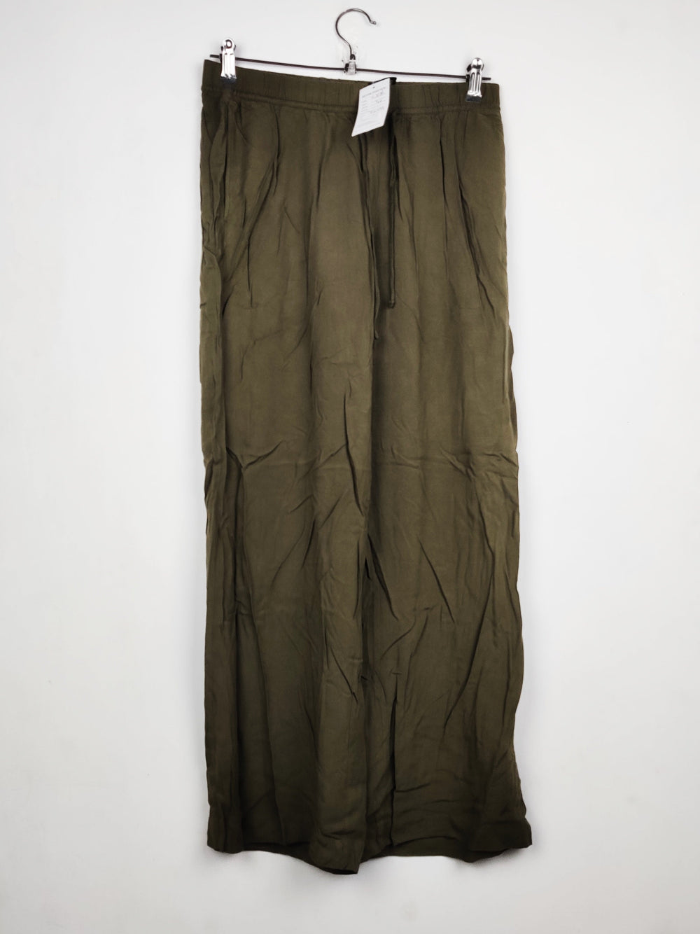 Buy online pre-used pre-loved 100% authentic & Original branded H&M (T-3176) available in Pakistan. Top international brands avilable.