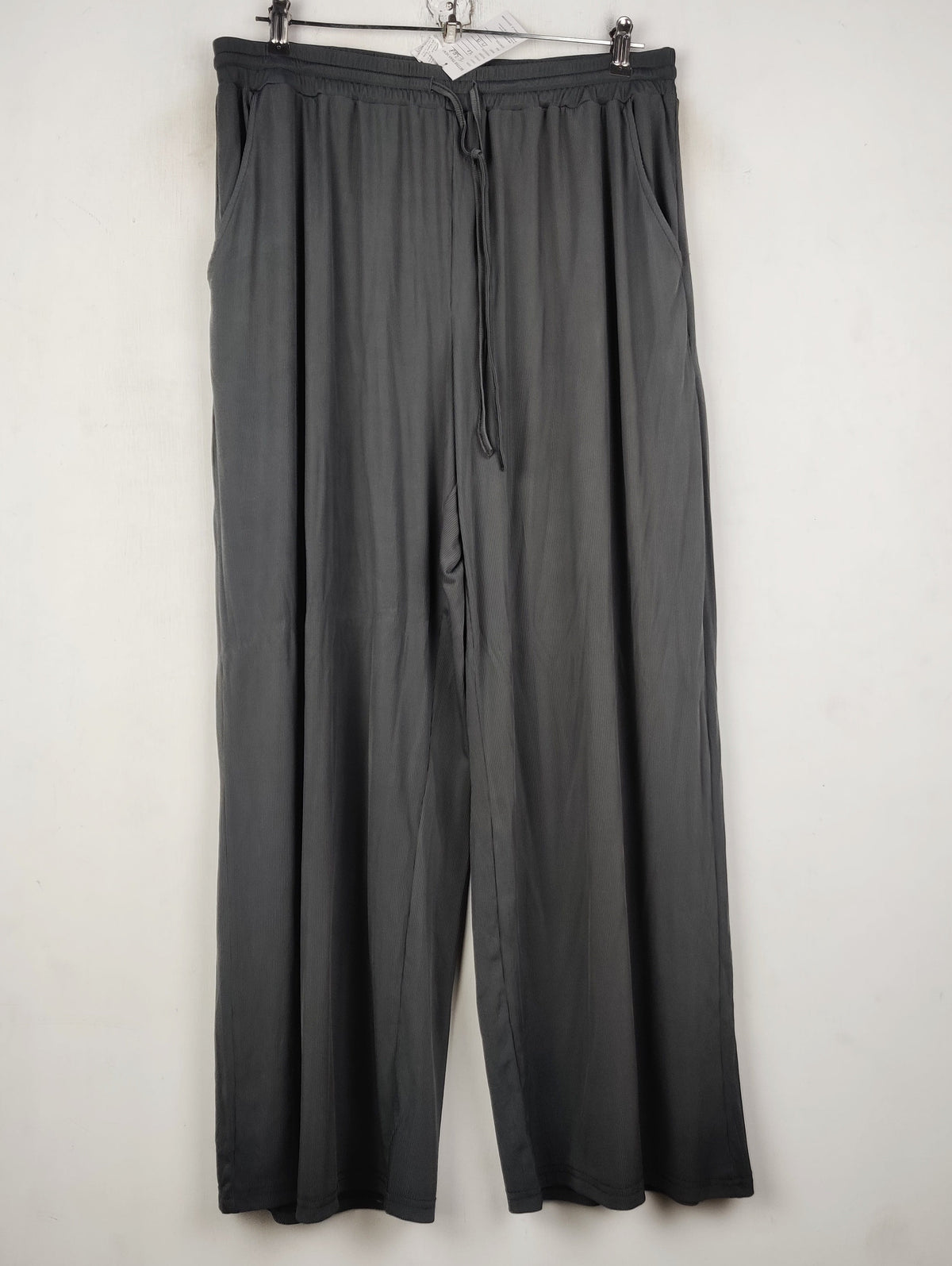 Buy online pre-used pre-loved 100% authentic & Original branded Shein (T-3188) available in Pakistan. Top international brands avilable.