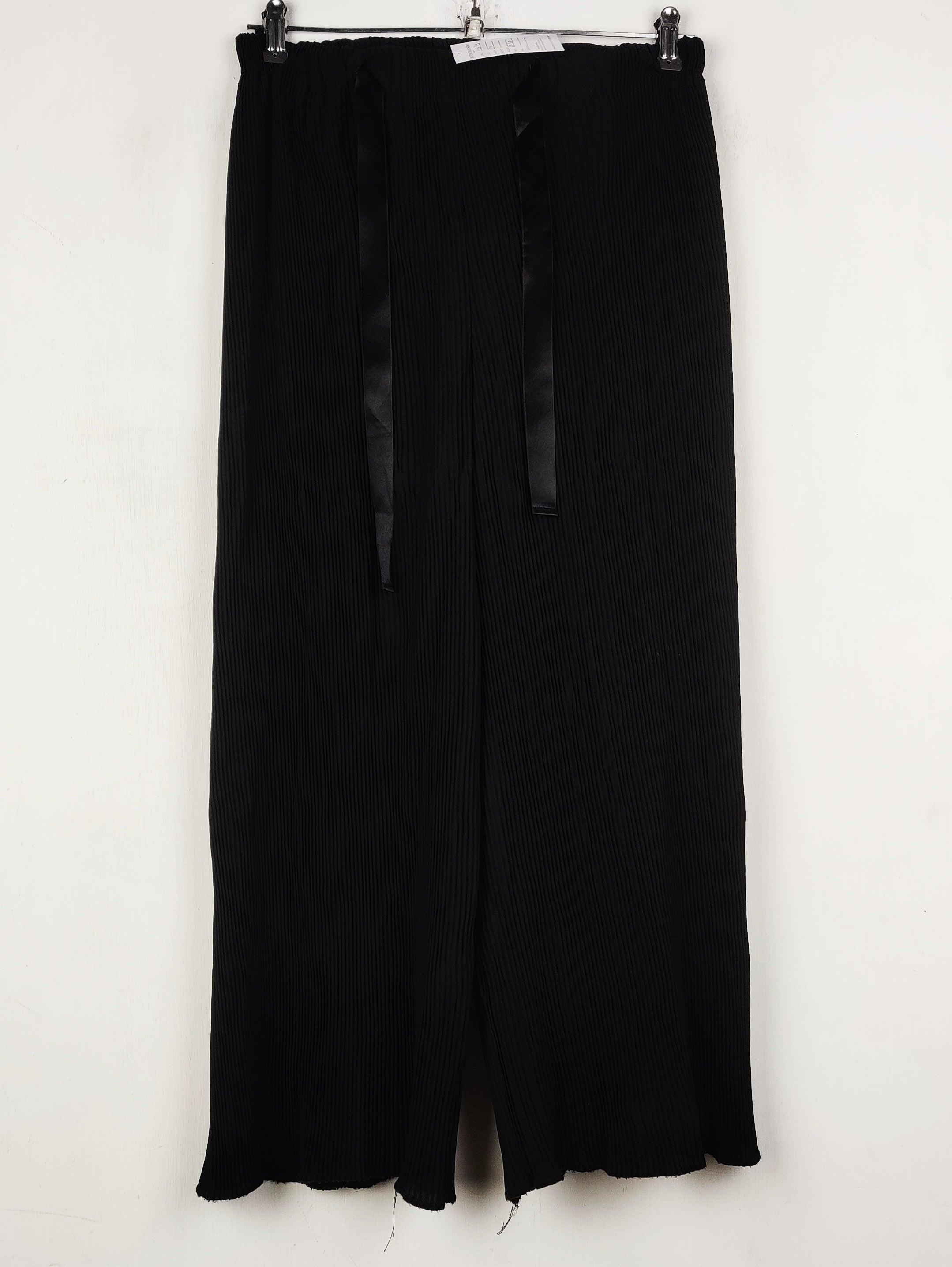 Buy online pre-used pre-loved 100% authentic & Original branded Topshop (T-3194) available in Pakistan. Top international brands avilable.