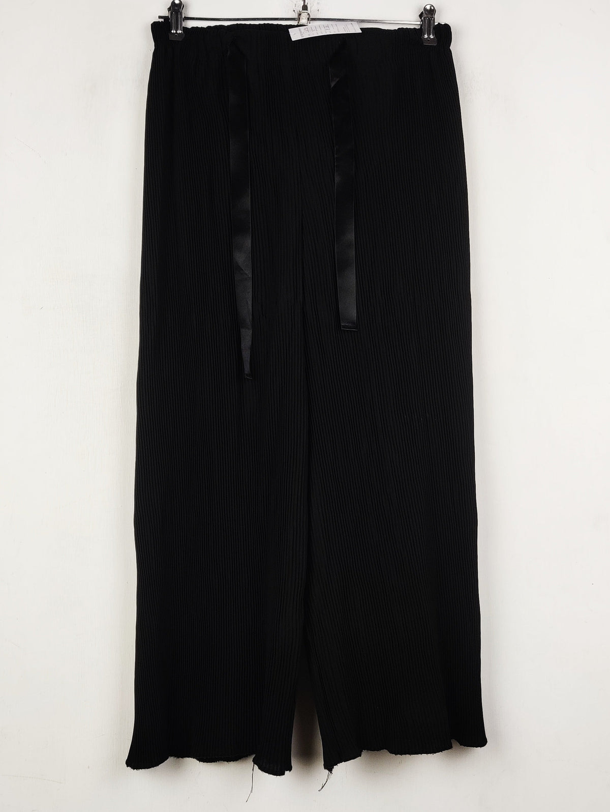 Buy online pre-used pre-loved 100% authentic & Original branded Topshop (T-3194) available in Pakistan. Top international brands avilable.