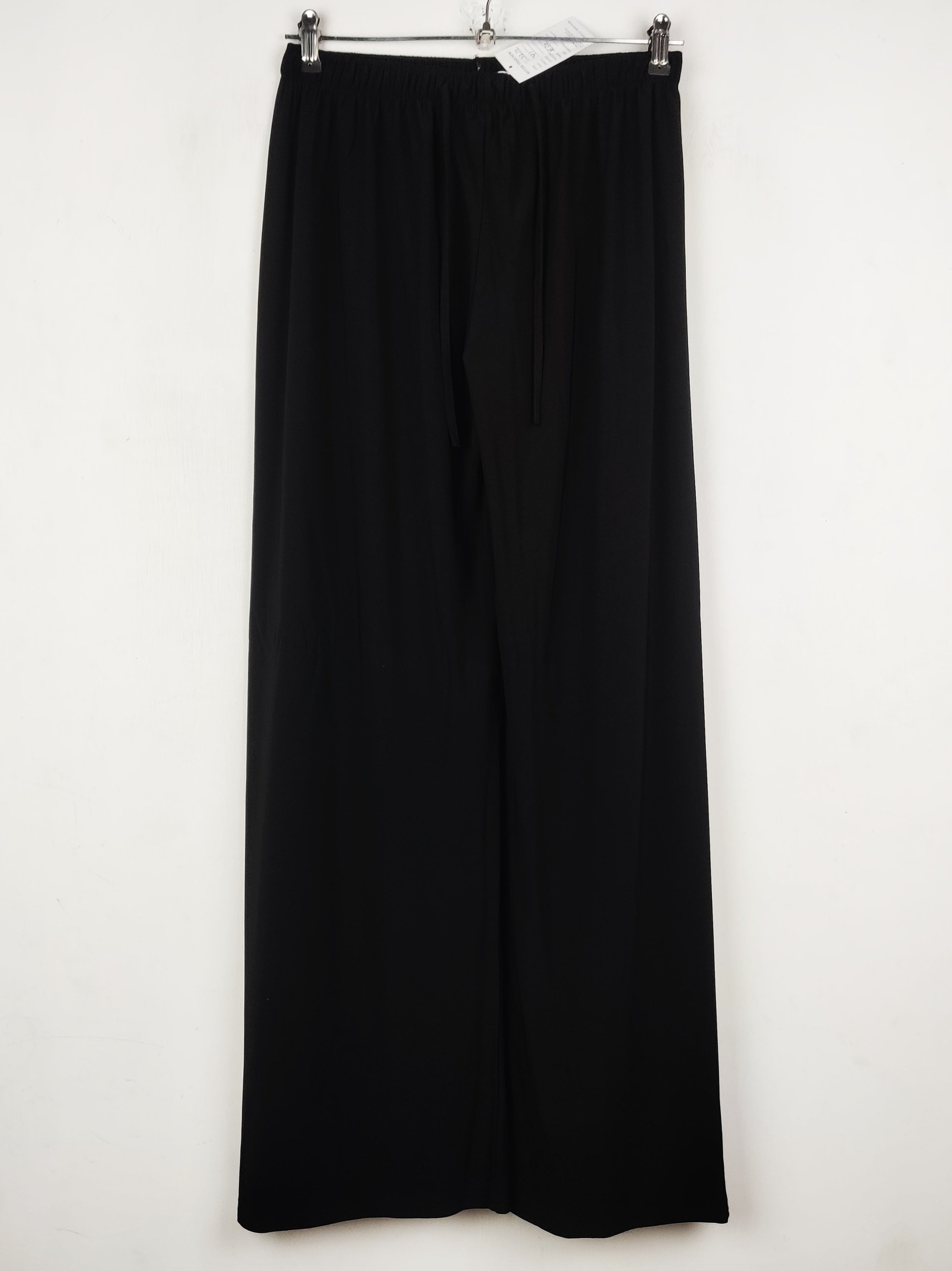 Buy online pre-used pre-loved 100% authentic & Original branded Unknown Brand (T-3212) available in Pakistan. Top international brands avilable.