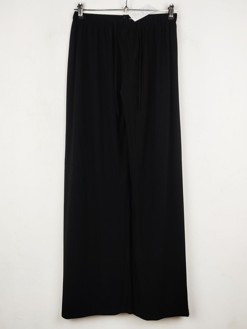 Buy online pre-used pre-loved 100% authentic & Original branded Unknown Brand (T-3212) available in Pakistan. Top international brands avilable.