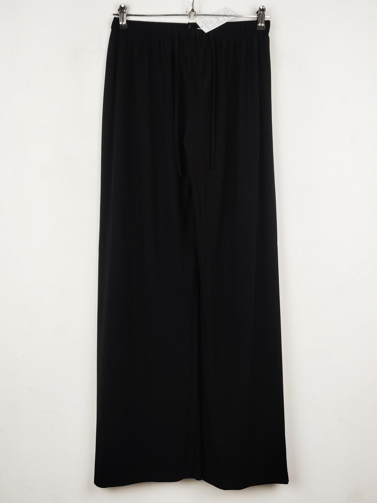 Buy online pre-used pre-loved 100% authentic & Original branded Unknown Brand (T-3212) available in Pakistan. Top international brands avilable.