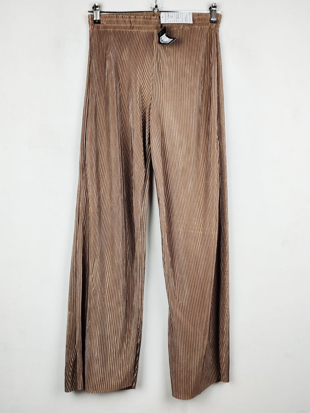 Buy online pre-used pre-loved 100% authentic & Original branded Boohoo (T-3215) available in Pakistan. Top international brands avilable.