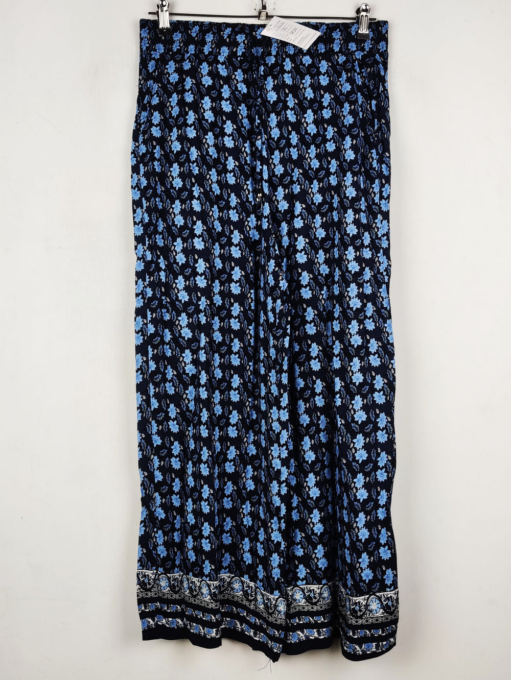 Buy online pre-used pre-loved 100% authentic & Original branded Real Women (T-3216) available in Pakistan. Top international brands avilable.