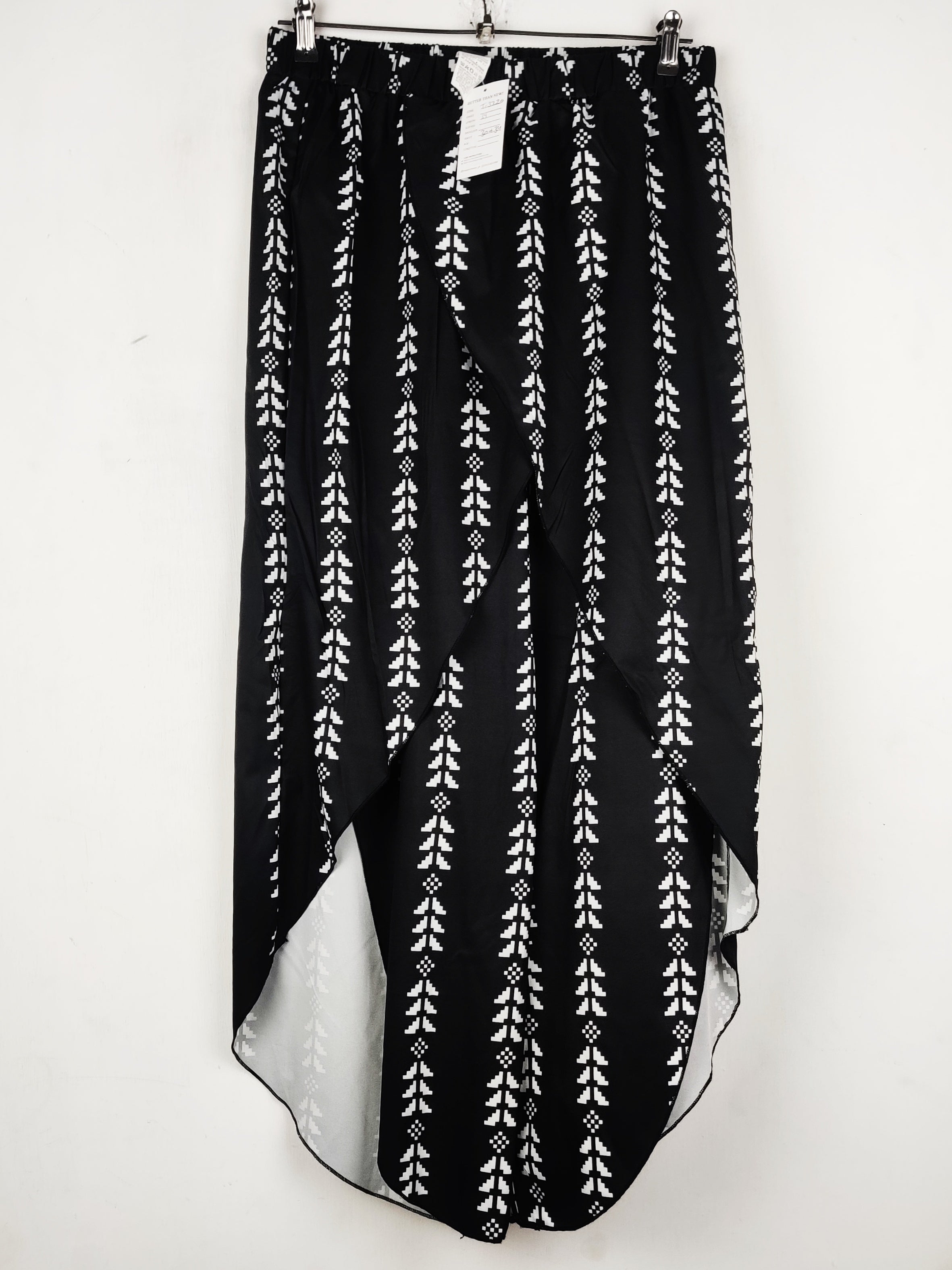 Buy online pre-used pre-loved 100% authentic & Original branded Shein (T-3220) available in Pakistan. Top international brands avilable.