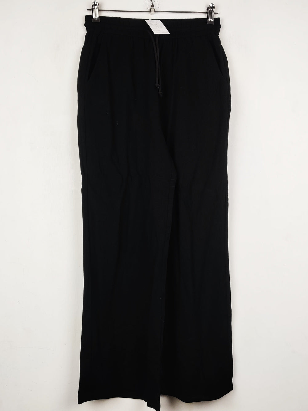 Buy online pre-used pre-loved 100% authentic & Original branded Halara (T-3228) available in Pakistan. Top international brands avilable.