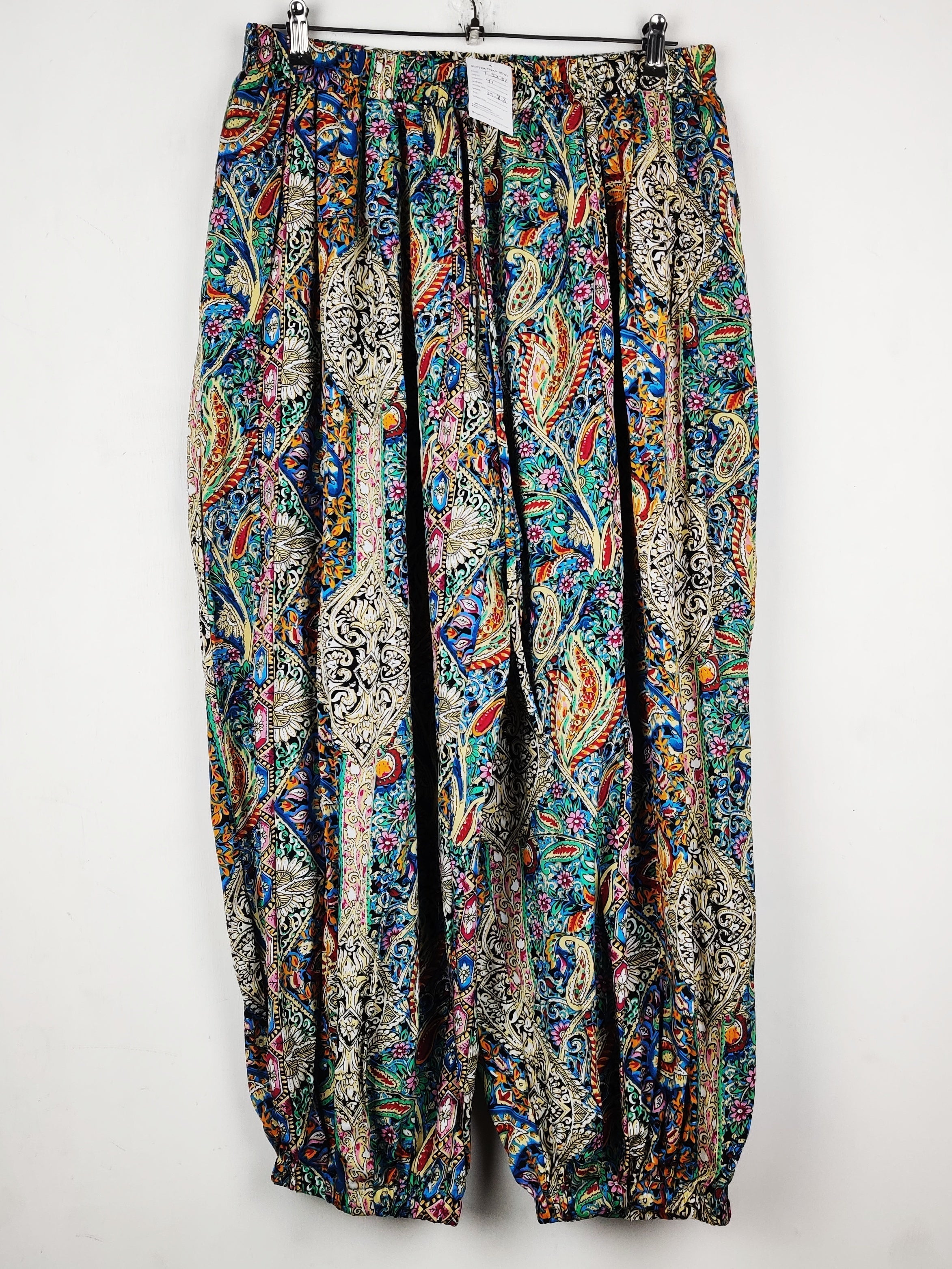 Buy online pre-used pre-loved 100% authentic & Original branded Shein (T-3231) available in Pakistan. Top international brands avilable.