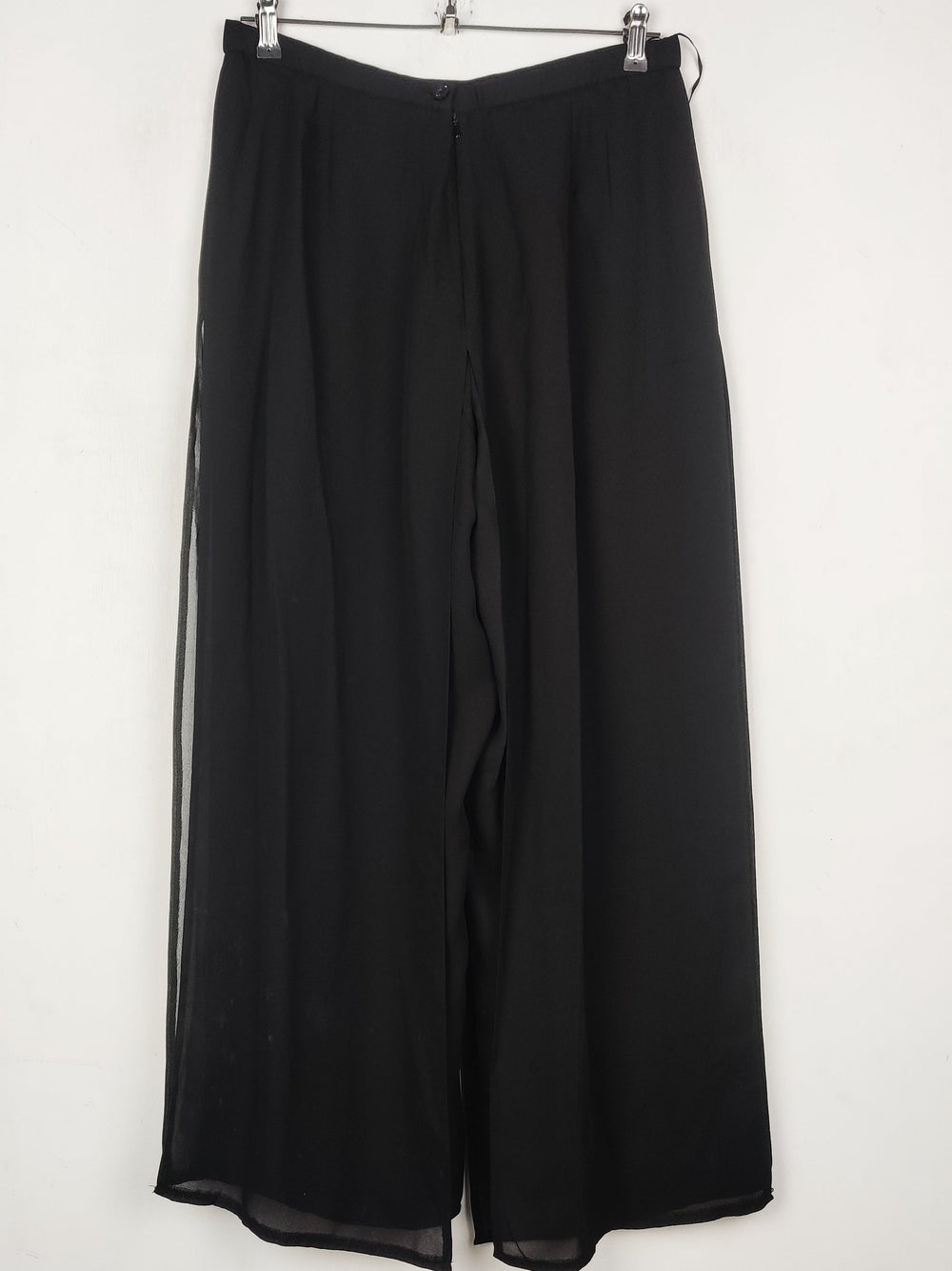 Buy online pre-used pre-loved 100% authentic & Original branded J.F.W (T-3245) available in Pakistan. Top international brands avilable.