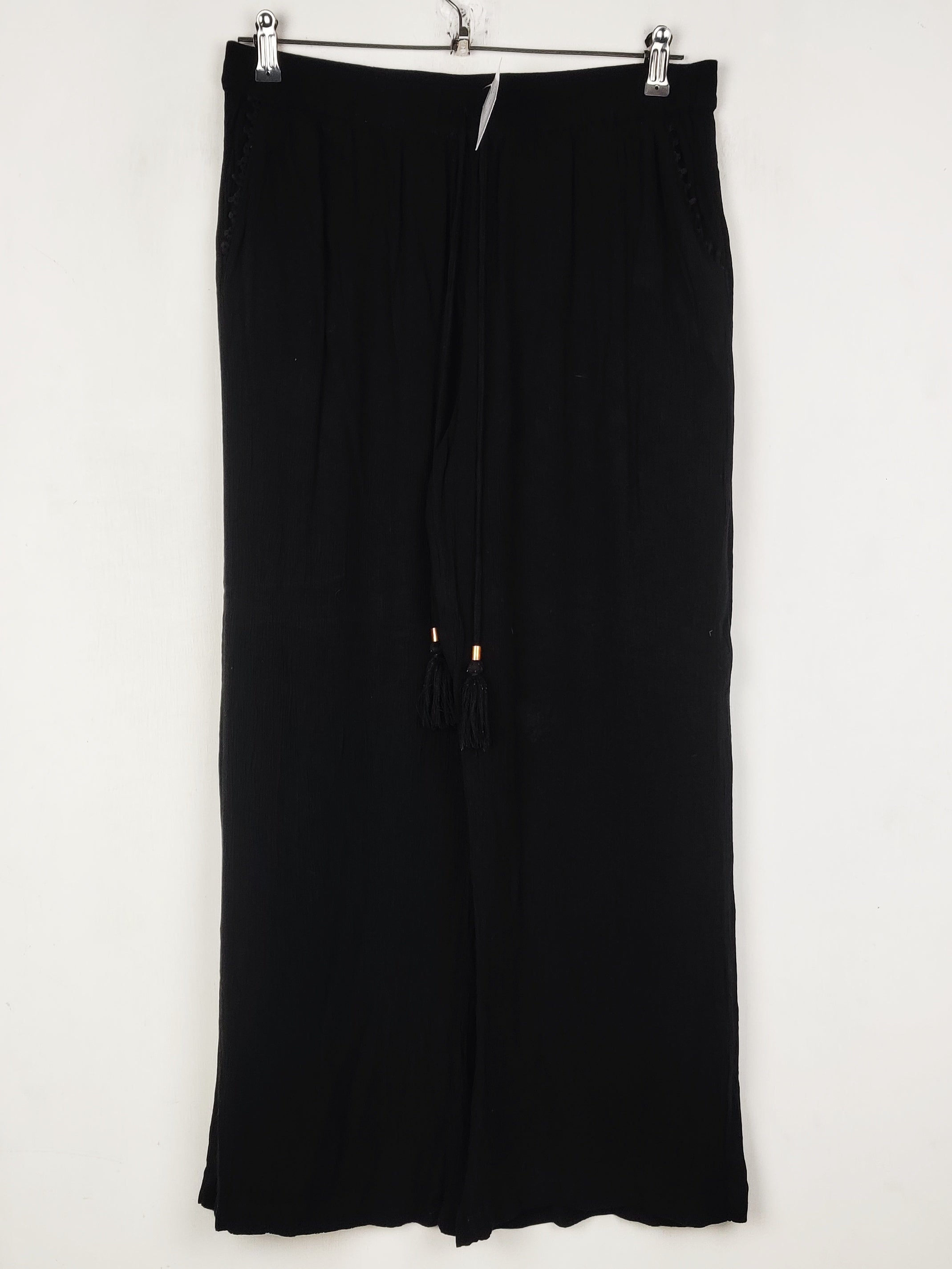 Buy online pre-used pre-loved 100% authentic & Original branded Primark (T-3249) available in Pakistan. Top international brands avilable.