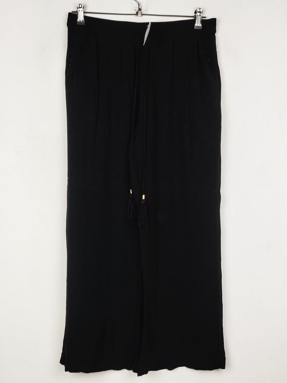 Buy online pre-used pre-loved 100% authentic & Original branded Primark (T-3249) available in Pakistan. Top international brands avilable.
