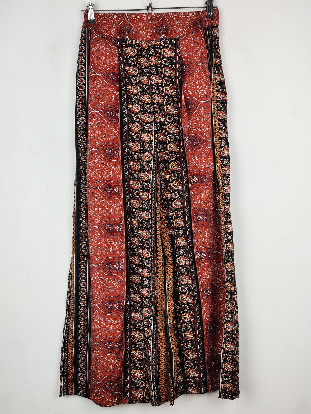 Buy online pre-used pre-loved 100% authentic & Original branded Boohoo (T-3255) available in Pakistan. Top international brands avilable.