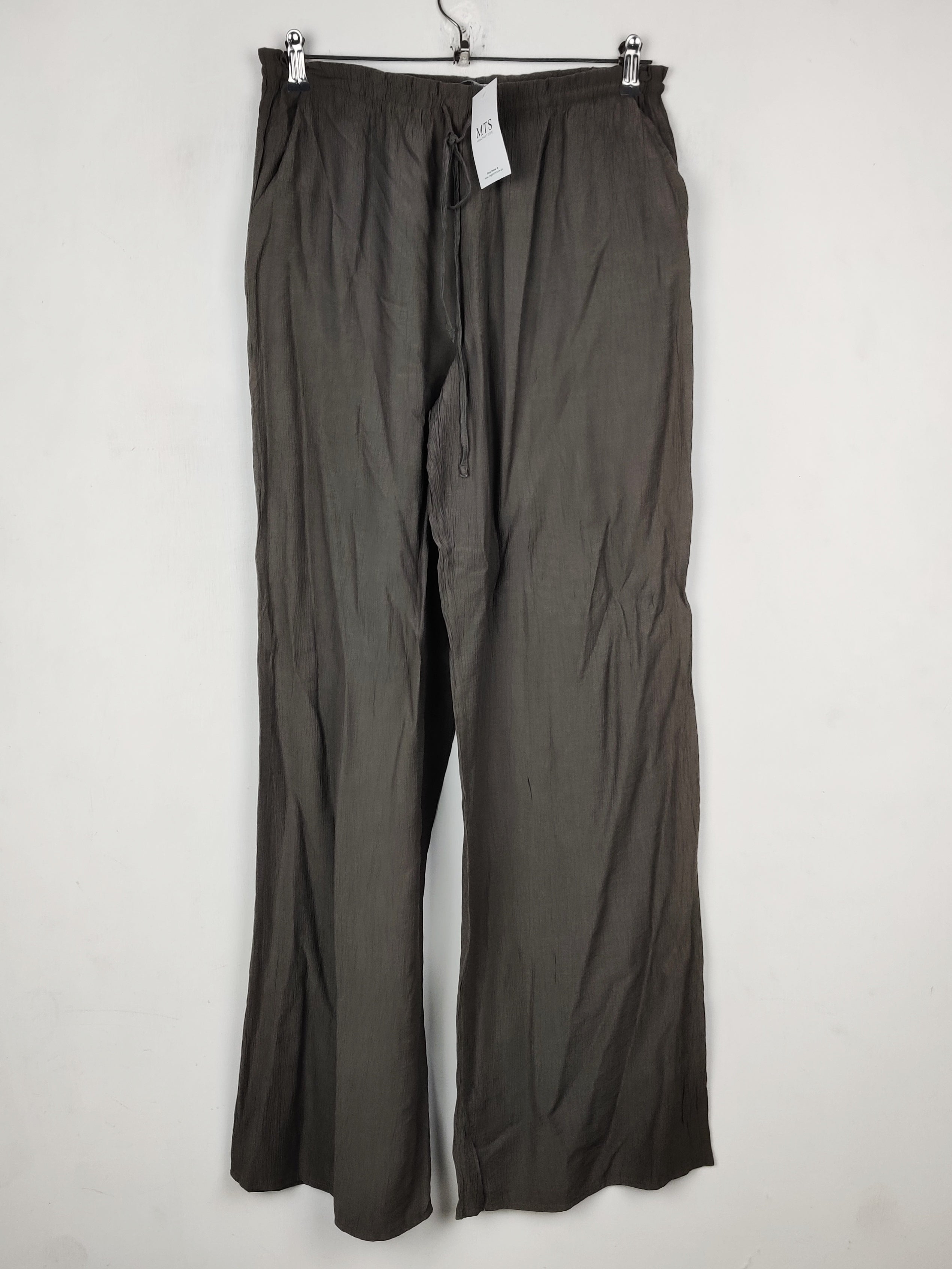 Buy online pre-used pre-loved 100% authentic & Original branded Zara (T-3261) available in Pakistan. Top international brands avilable.