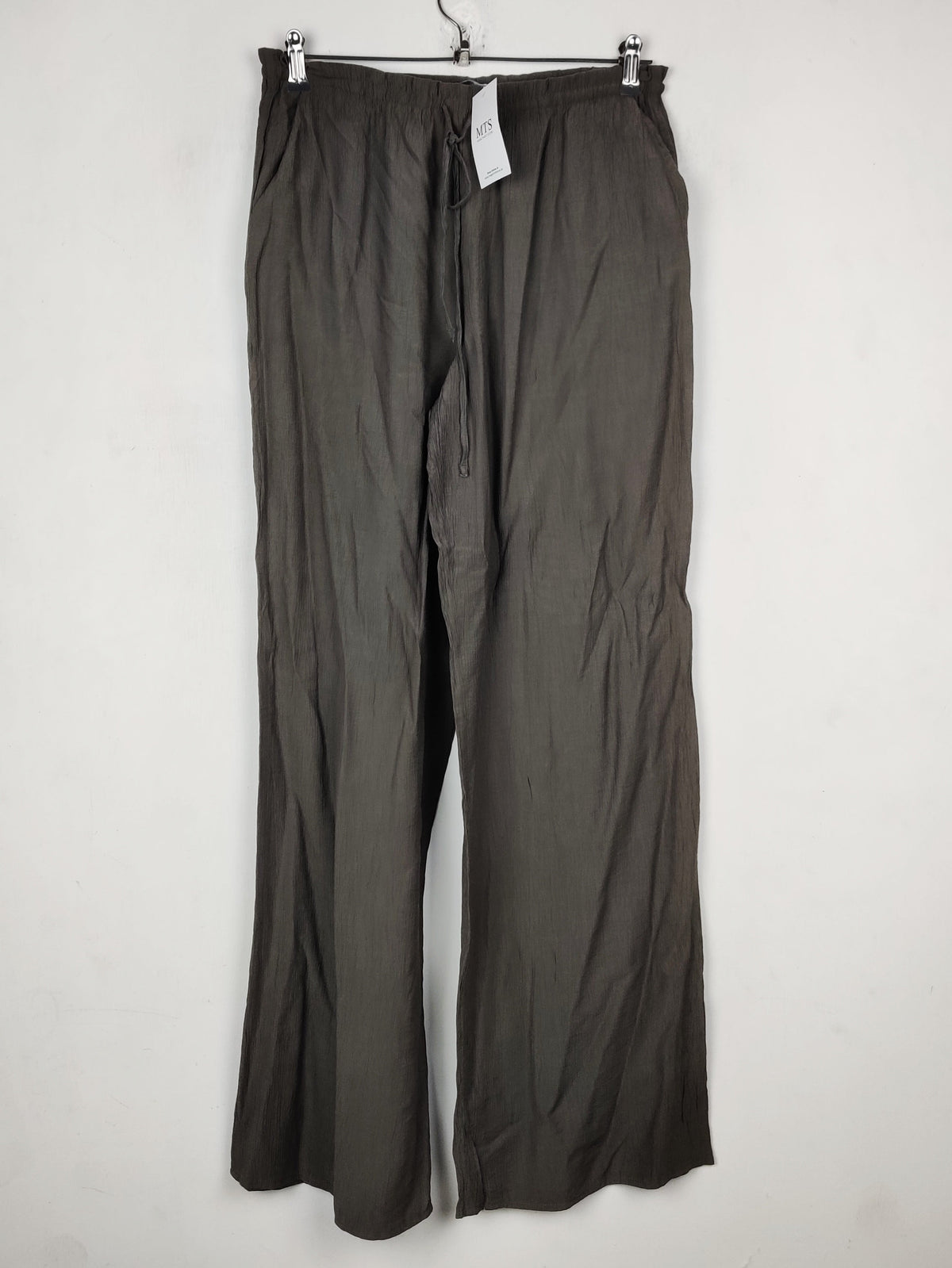 Buy online pre-used pre-loved 100% authentic & Original branded Zara (T-3261) available in Pakistan. Top international brands avilable.