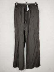 Buy online pre-used pre-loved 100% authentic & Original branded Zara (T-3261) available in Pakistan. Top international brands avilable.
