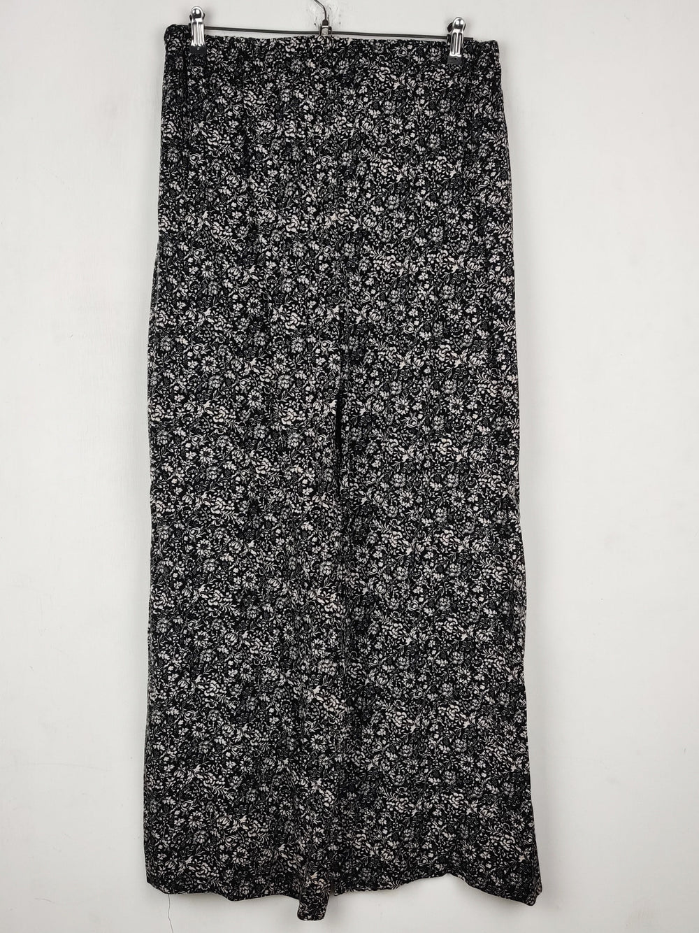 Buy online pre-used pre-loved 100% authentic & Original branded Apricot (T-3265) available in Pakistan. Top international brands avilable.