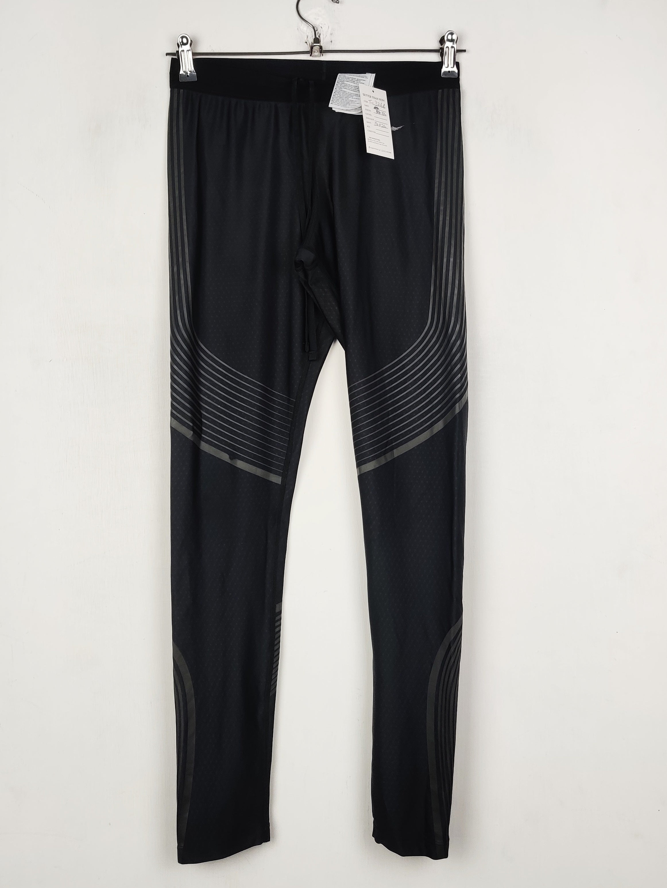 Buy online pre-used pre-loved 100% authentic & Original branded Nike (T-3268) available in Pakistan. Top international brands avilable.