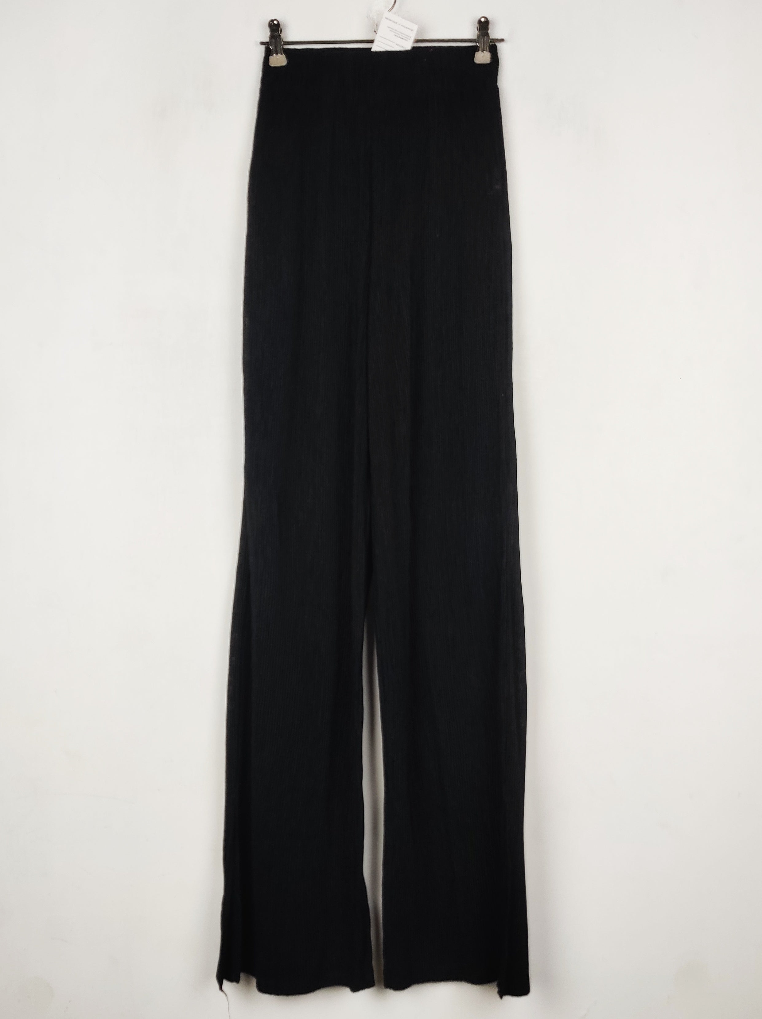 Buy online pre-used pre-loved 100% authentic & Original branded Zara (T-3273) available in Pakistan. Top international brands avilable.