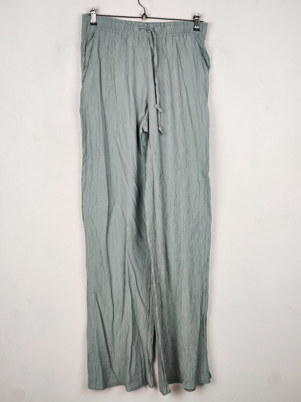 Buy online pre-used pre-loved 100% authentic & Original branded Zara (T-3277) available in Pakistan. Top international brands avilable.